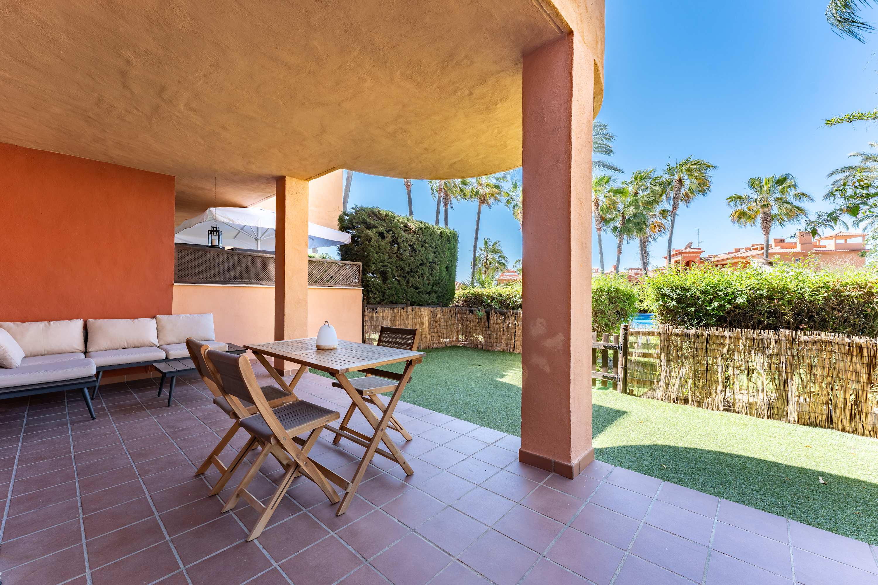 Ground floor flat with direct access to the pool!