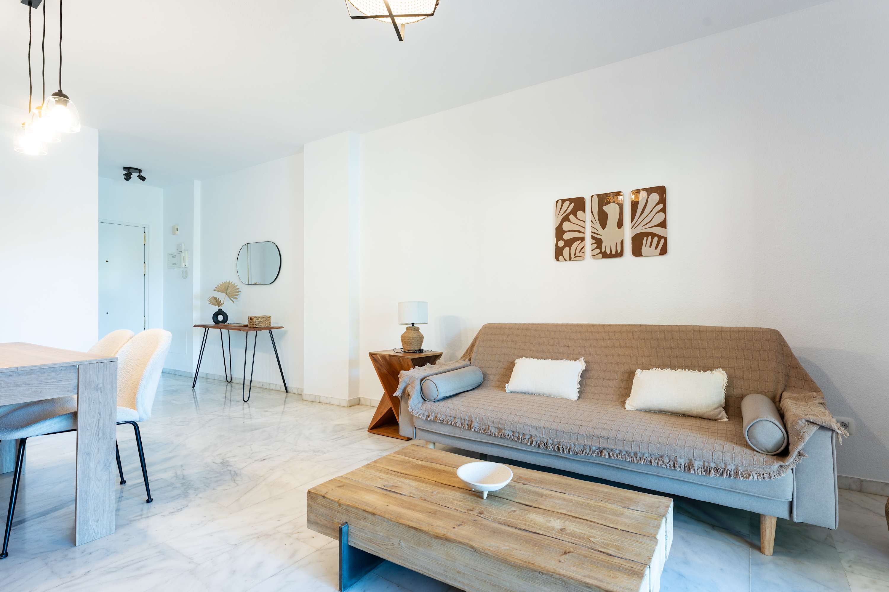 Ground floor flat with direct access to the pool!