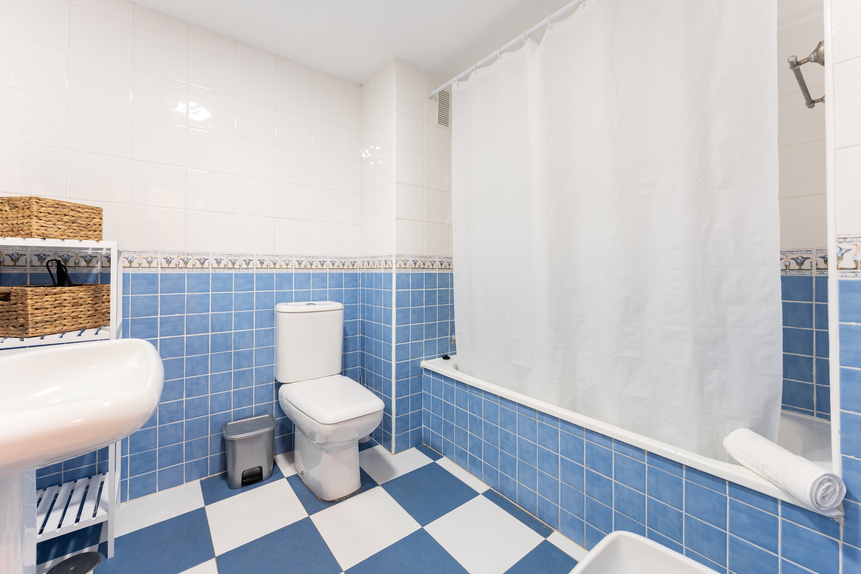 Ground floor flat with direct access to the pool!