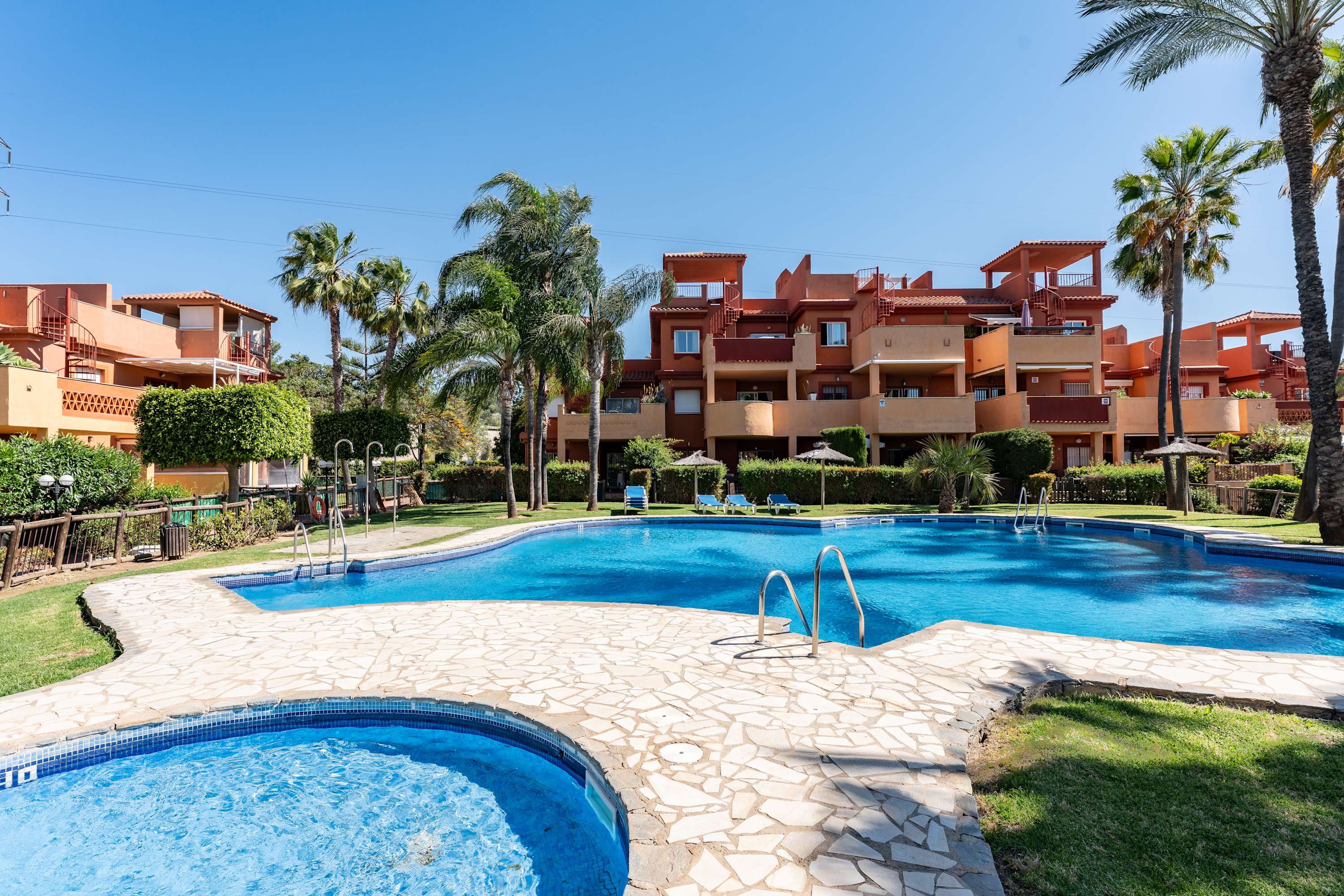 Ground floor flat with direct access to the pool!