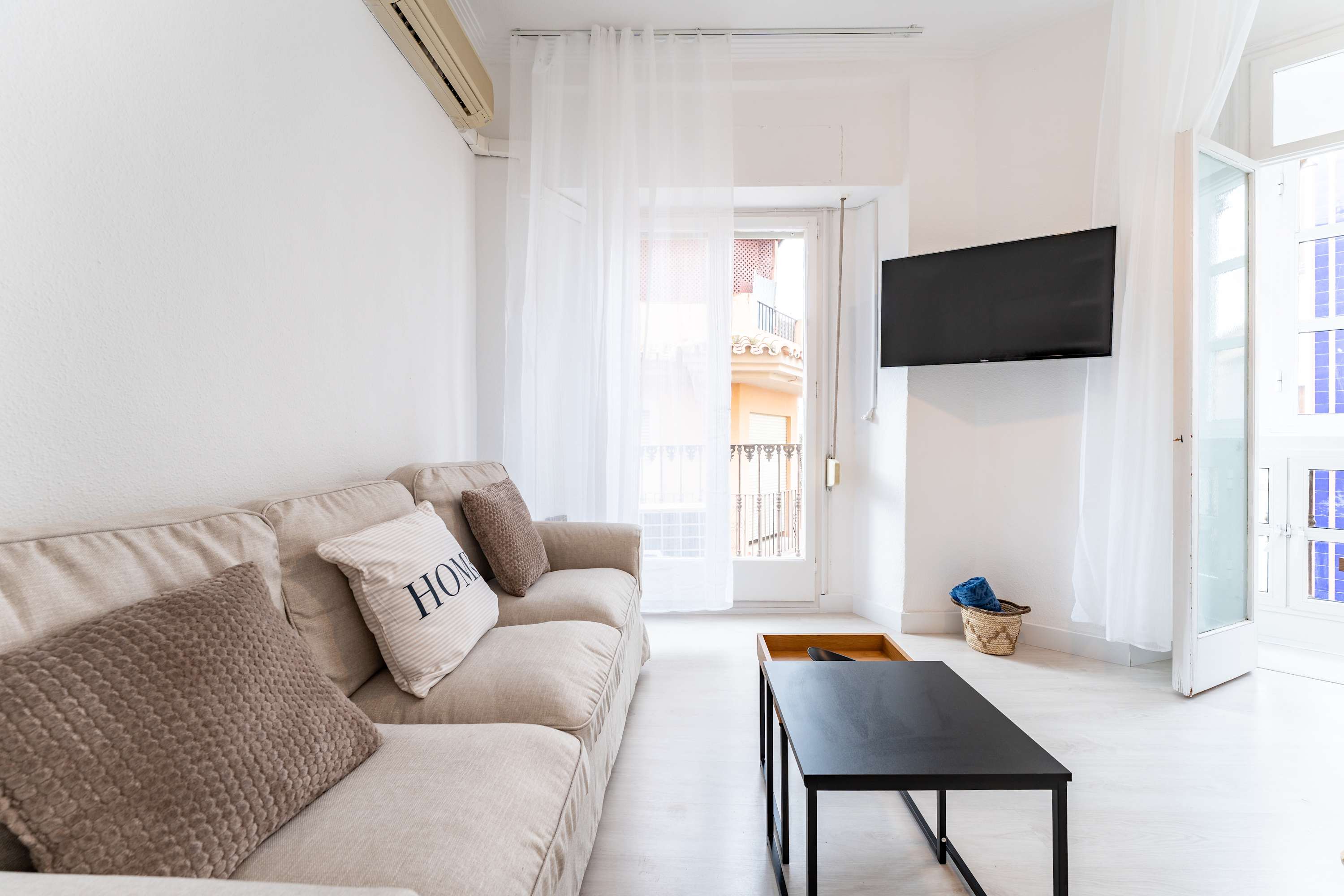 Cozy apartment in the city center (option parking)