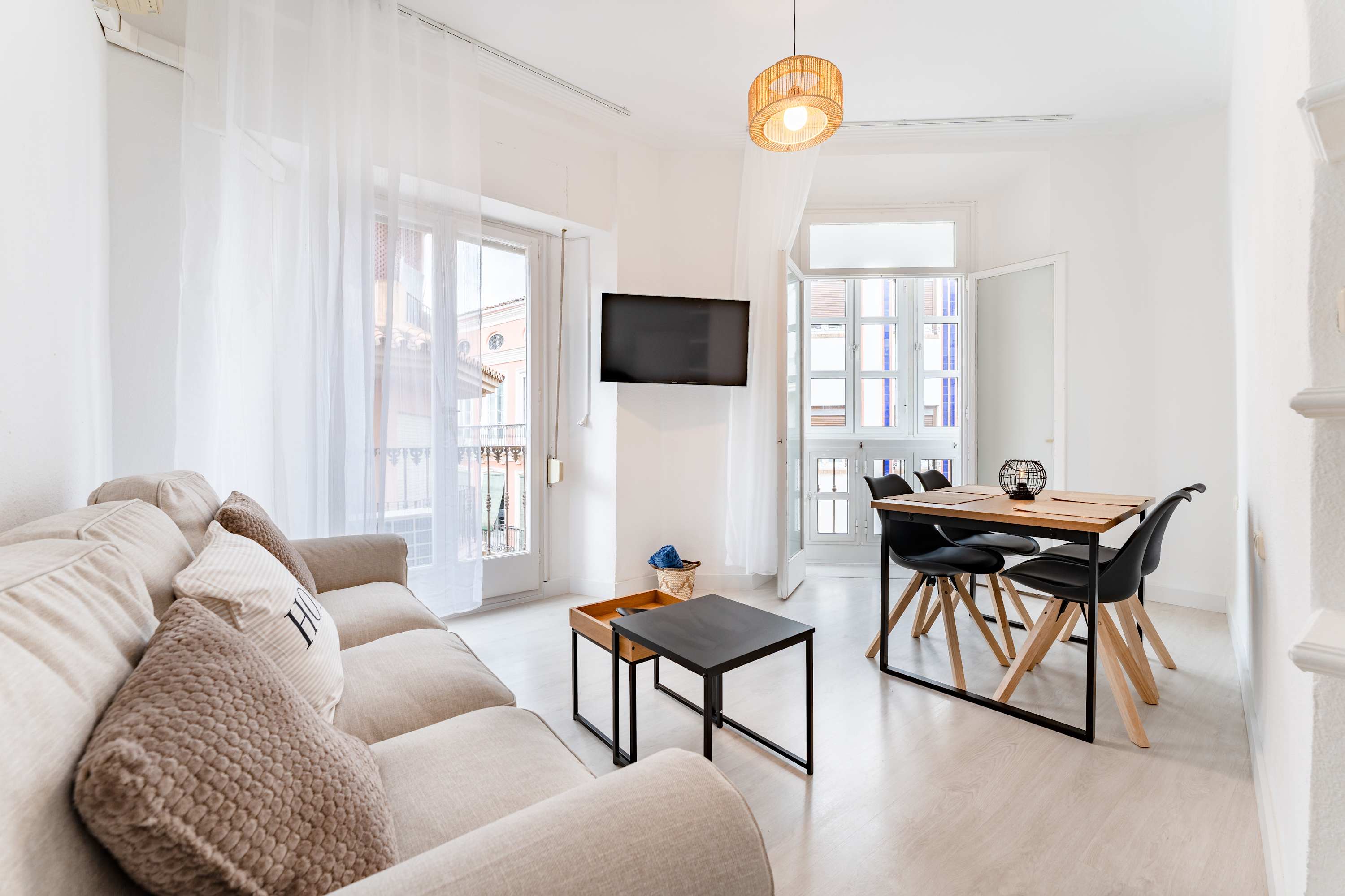 Cozy apartment in the city center (option parking)