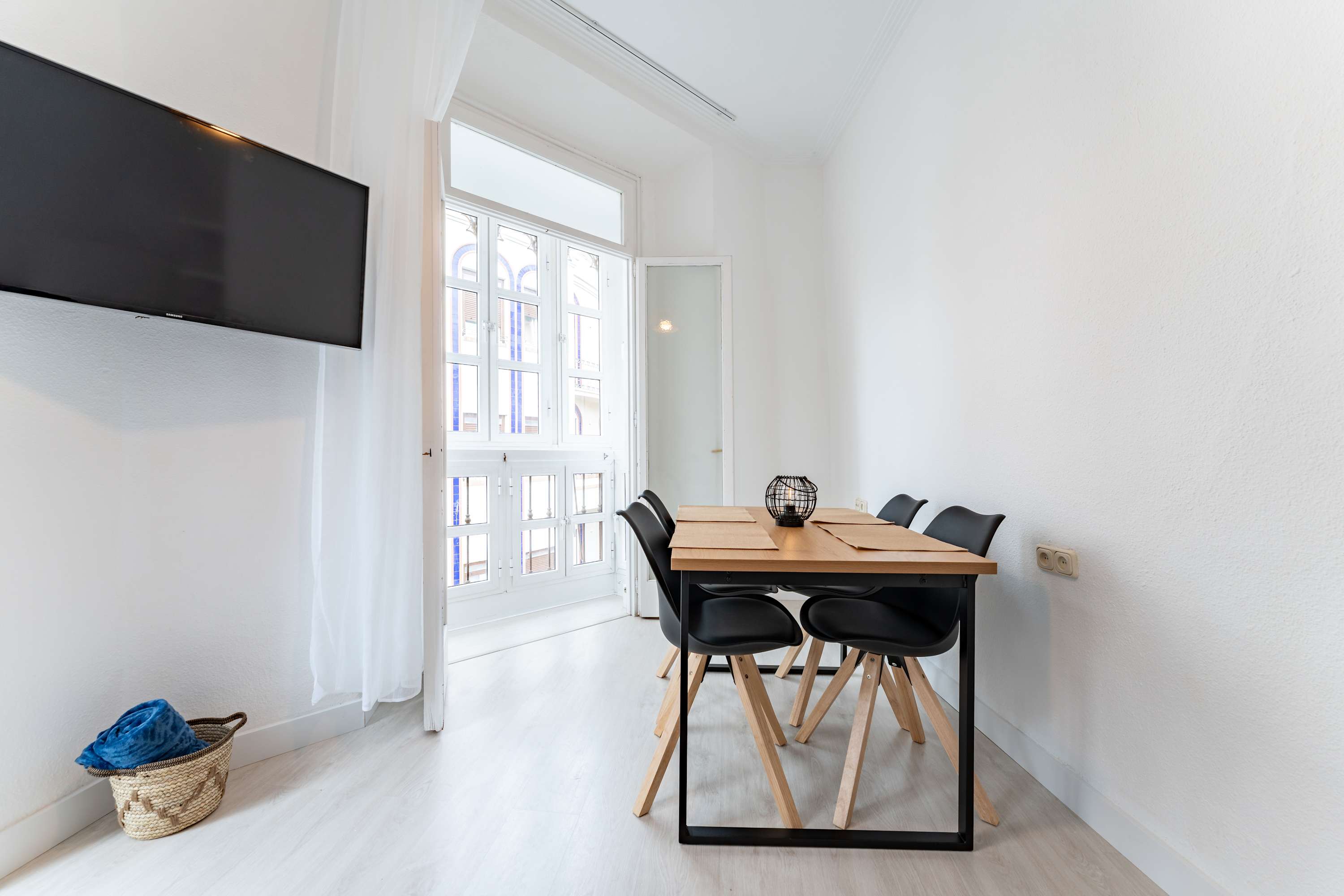 Cozy apartment in the city center (option parking)