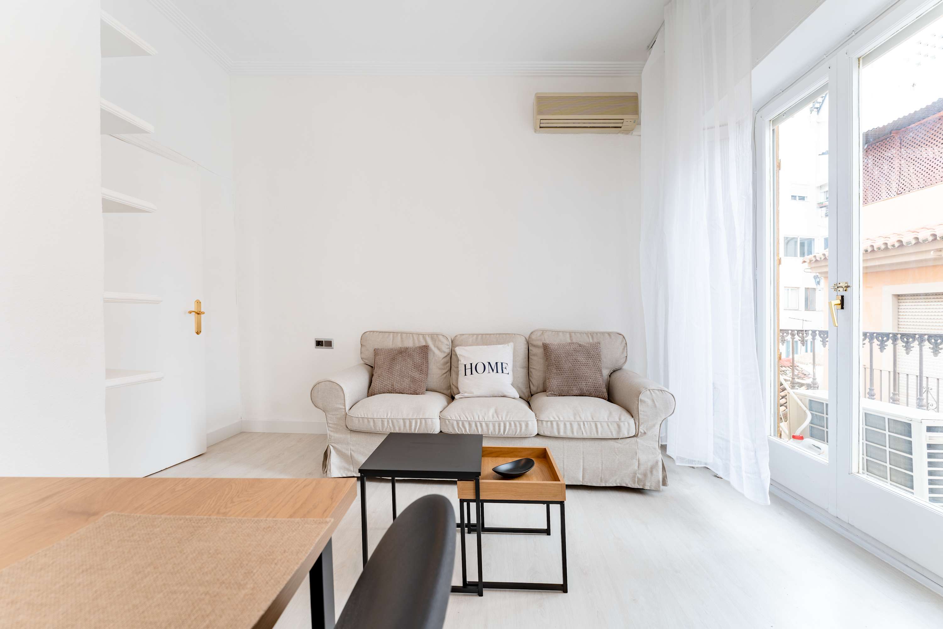 Cozy apartment in the city center (option parking)