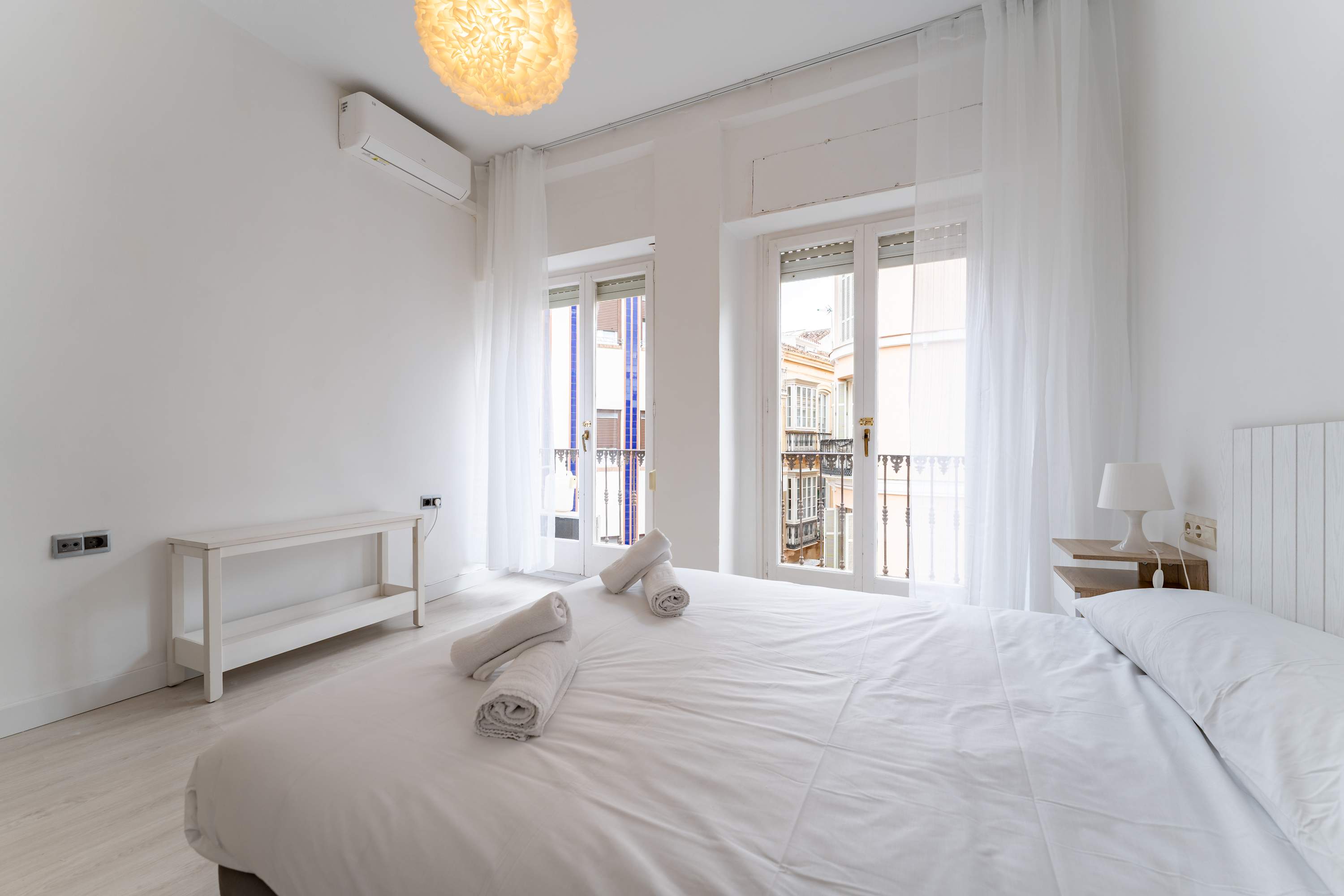 Cozy apartment in the city center (option parking)