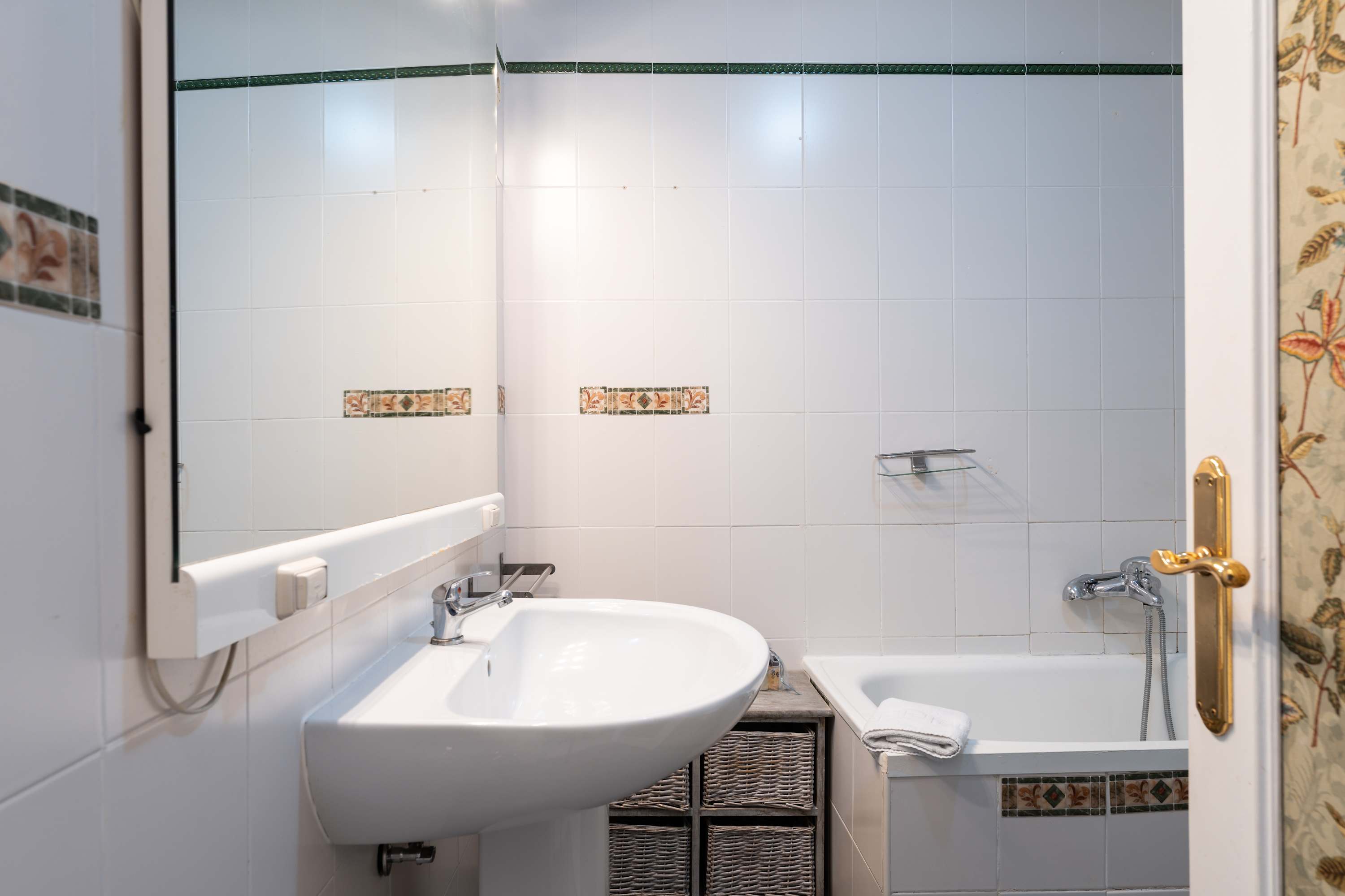 Cozy apartment in the city center (option parking)