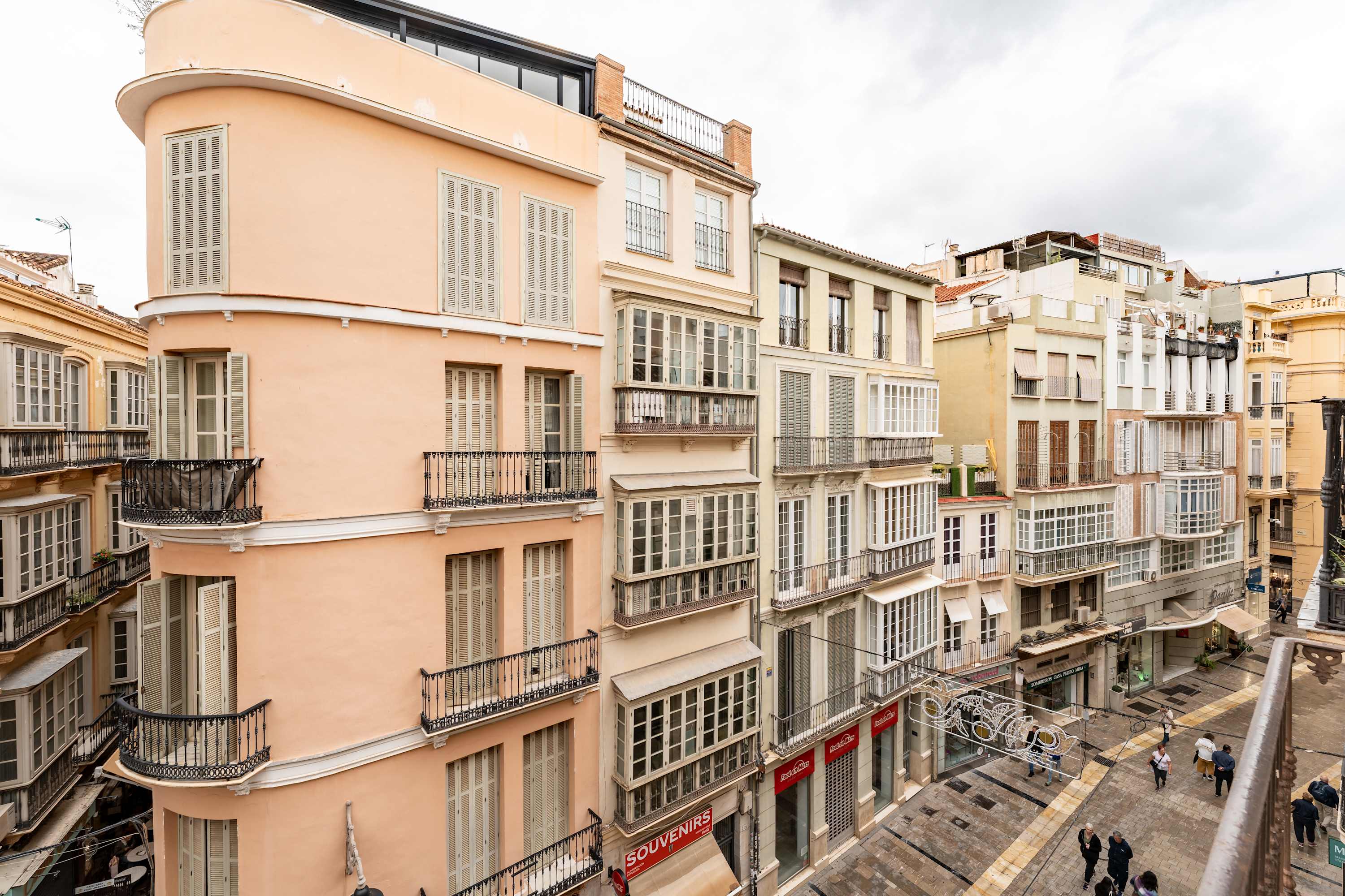 Cozy apartment in the city center (option parking)