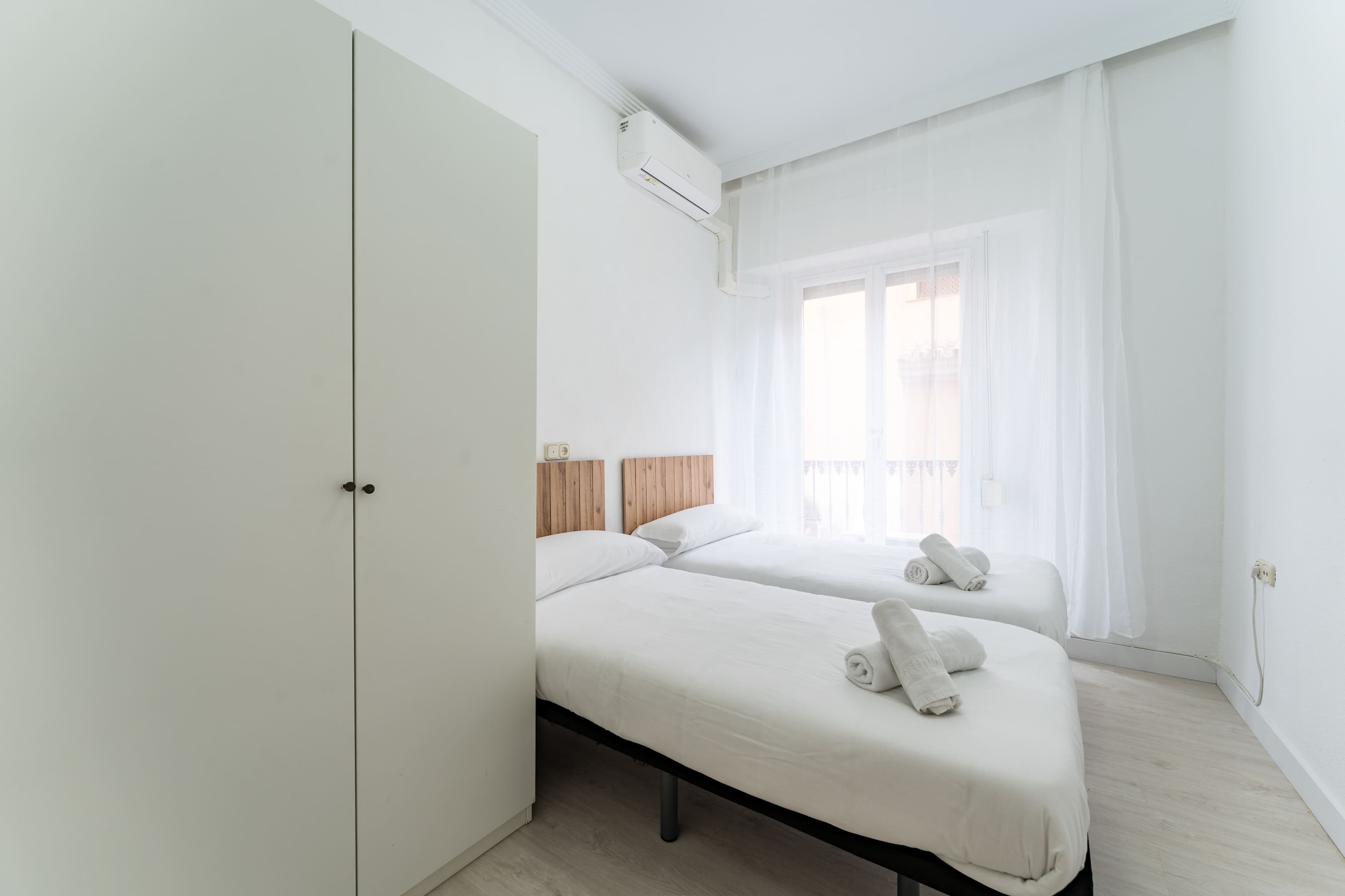 Cozy apartment in the city center (option parking)