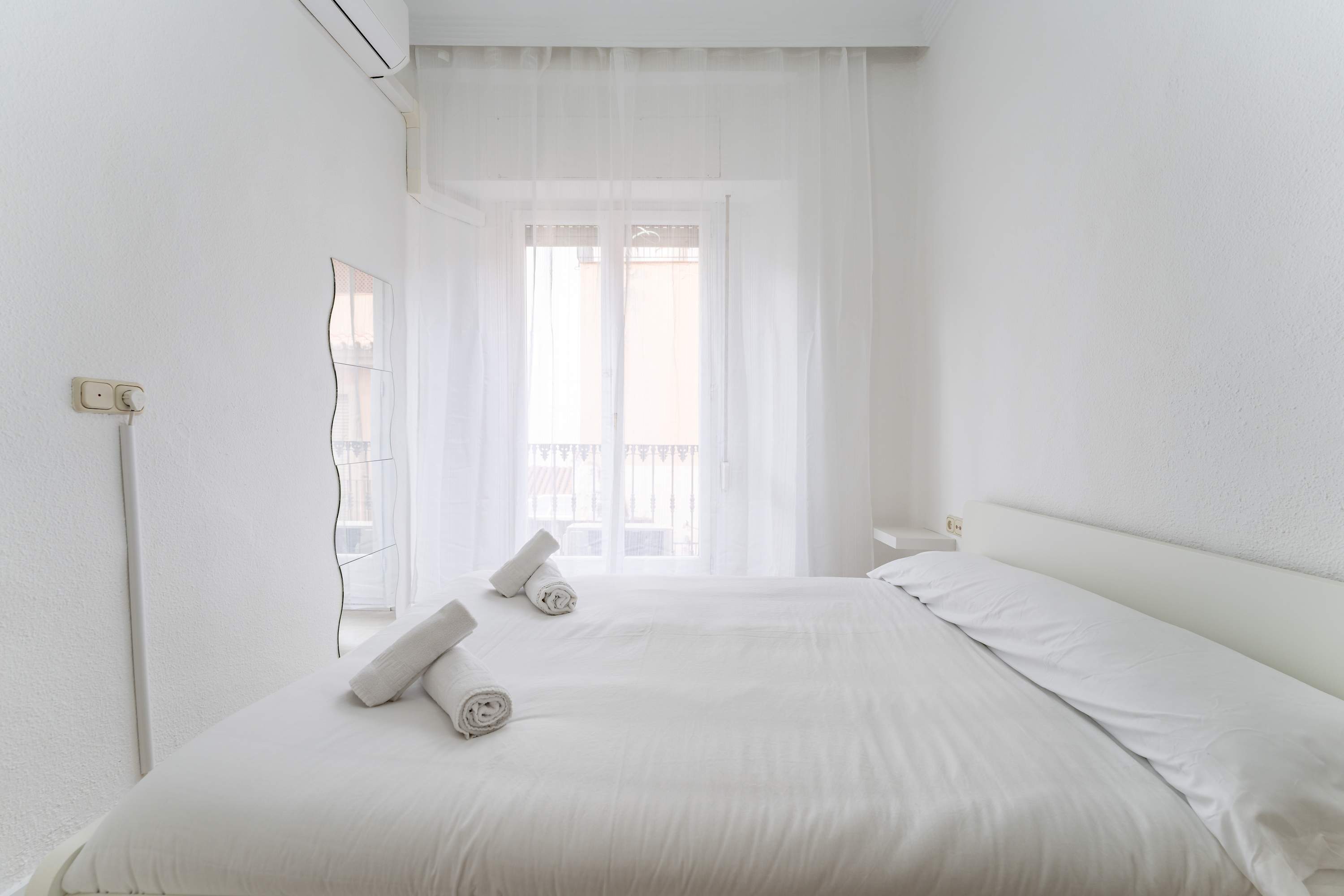 Cozy apartment in the city center (option parking)