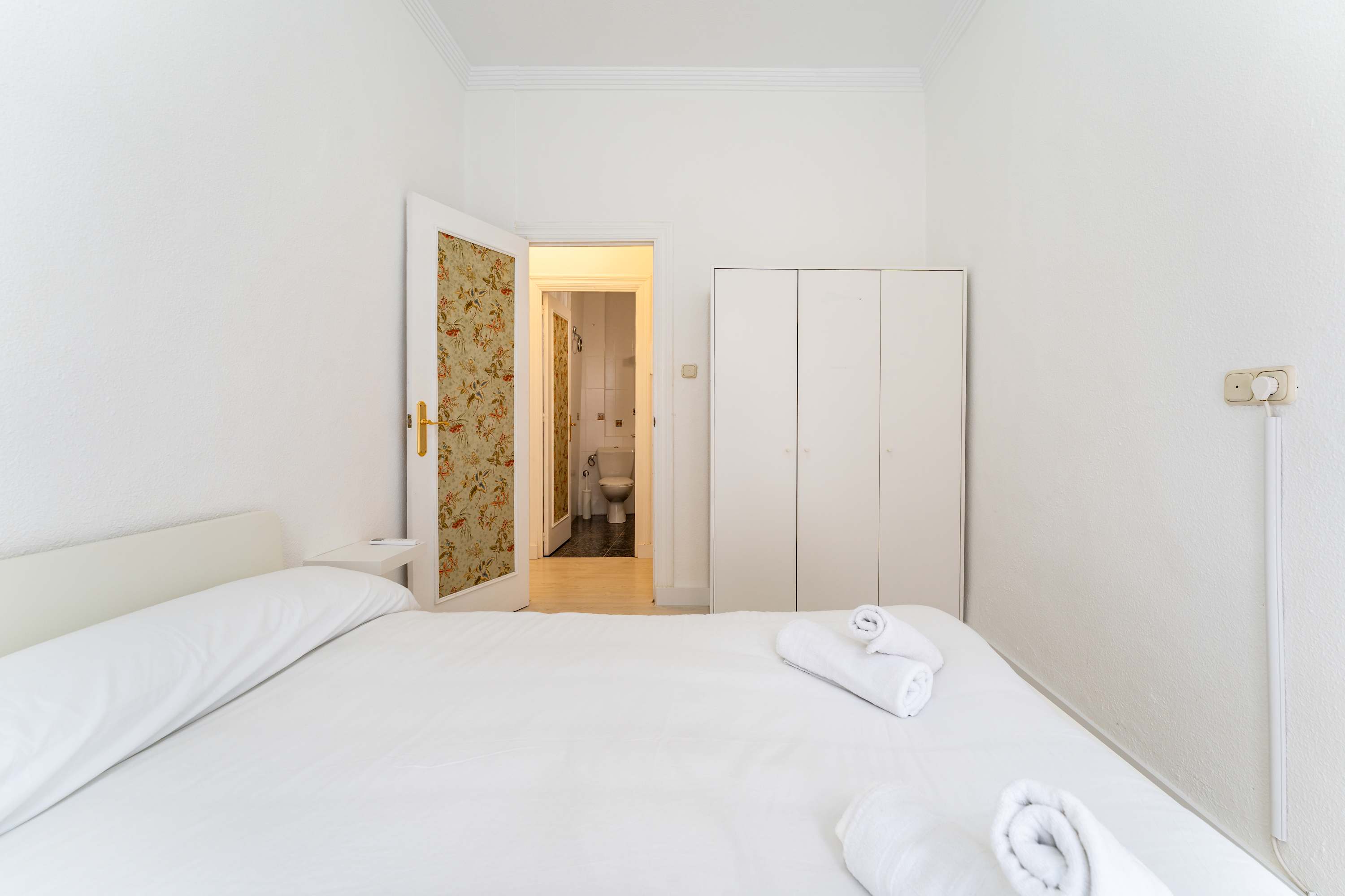 Cozy apartment in the city center (option parking)