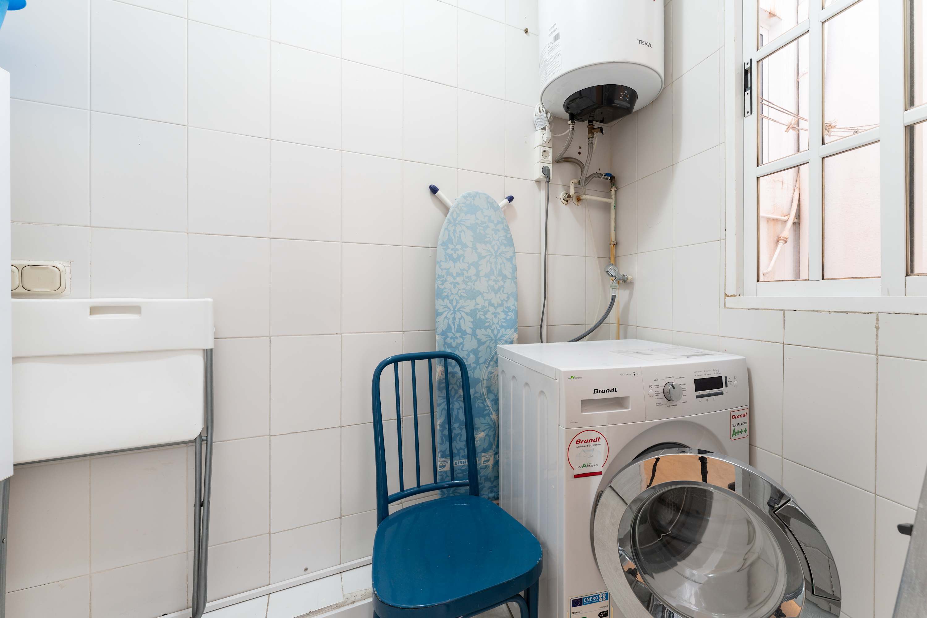 Cozy apartment in the city center (option parking)