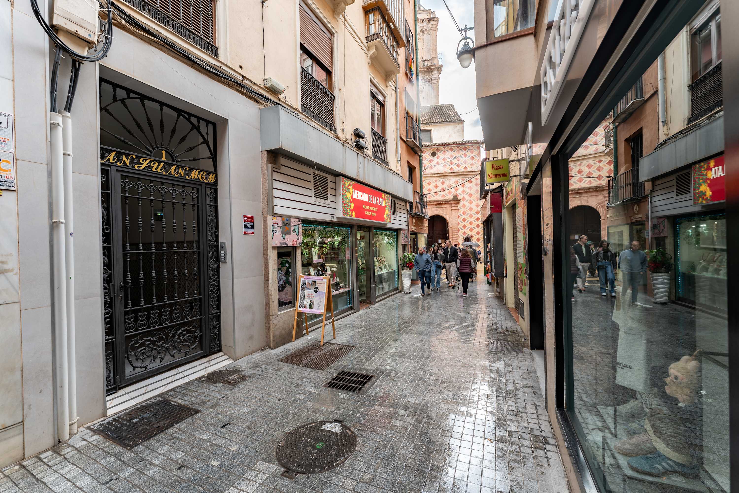 Cozy apartment in the city center (option parking)