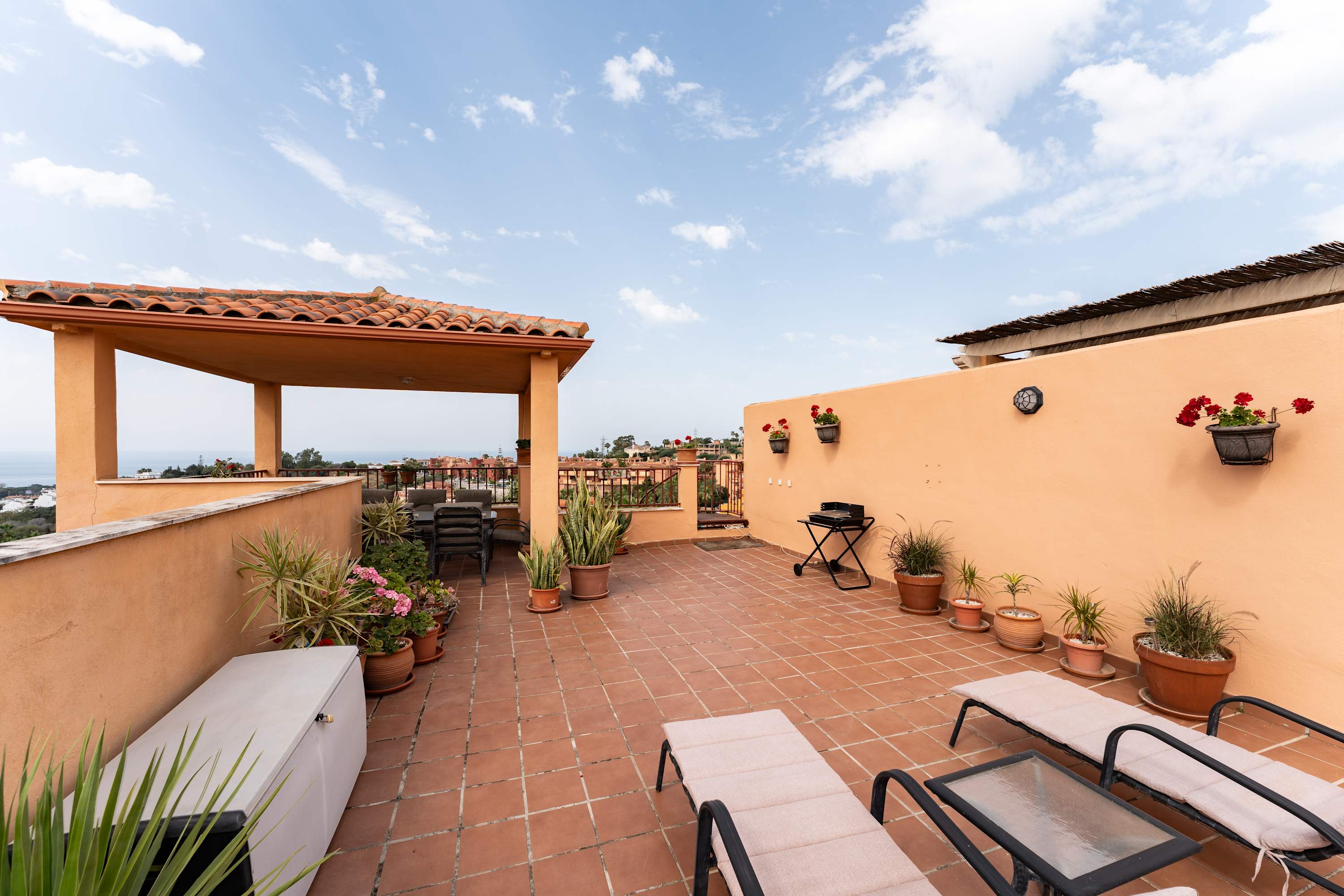 Penthouse with sea views