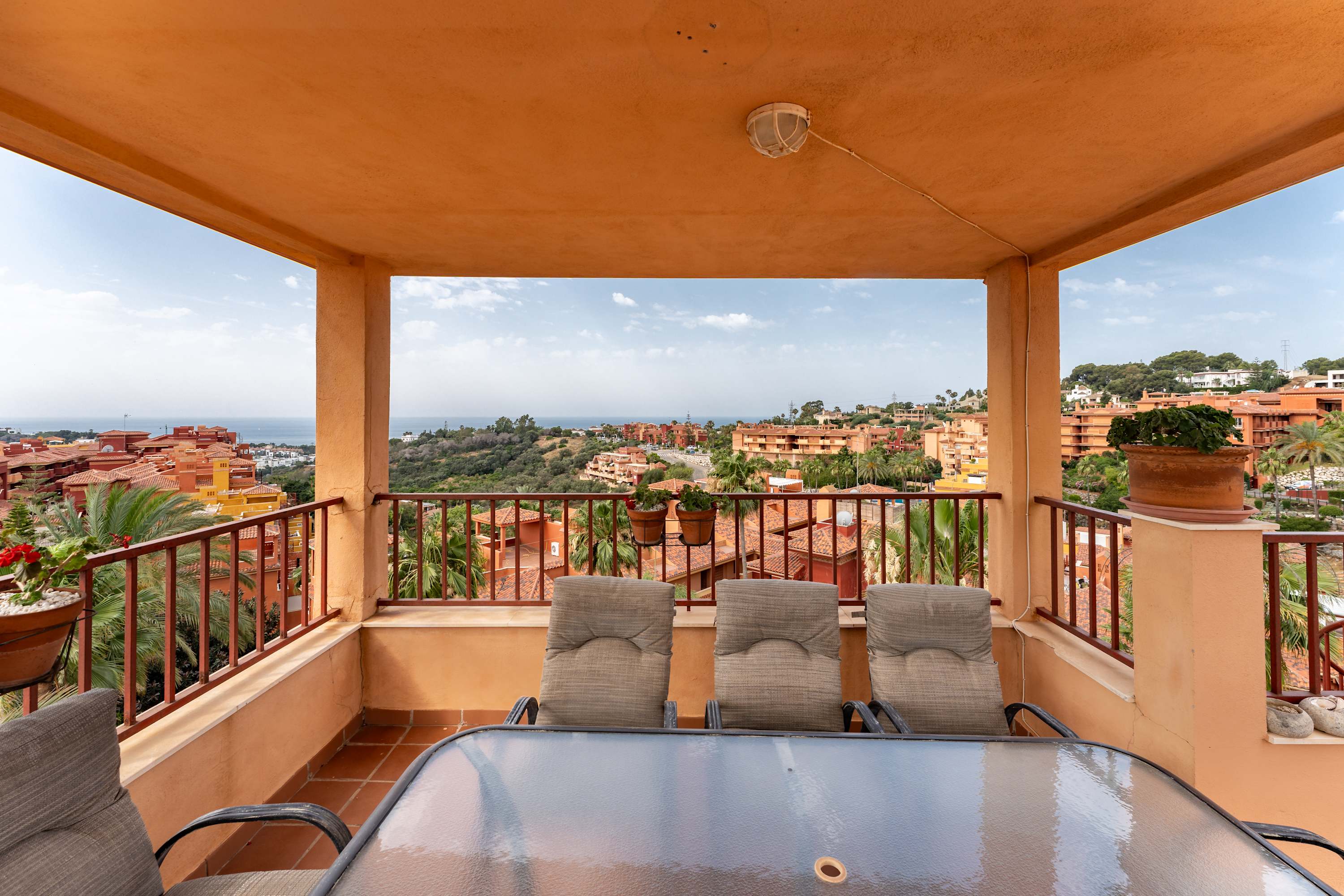 Penthouse with sea views