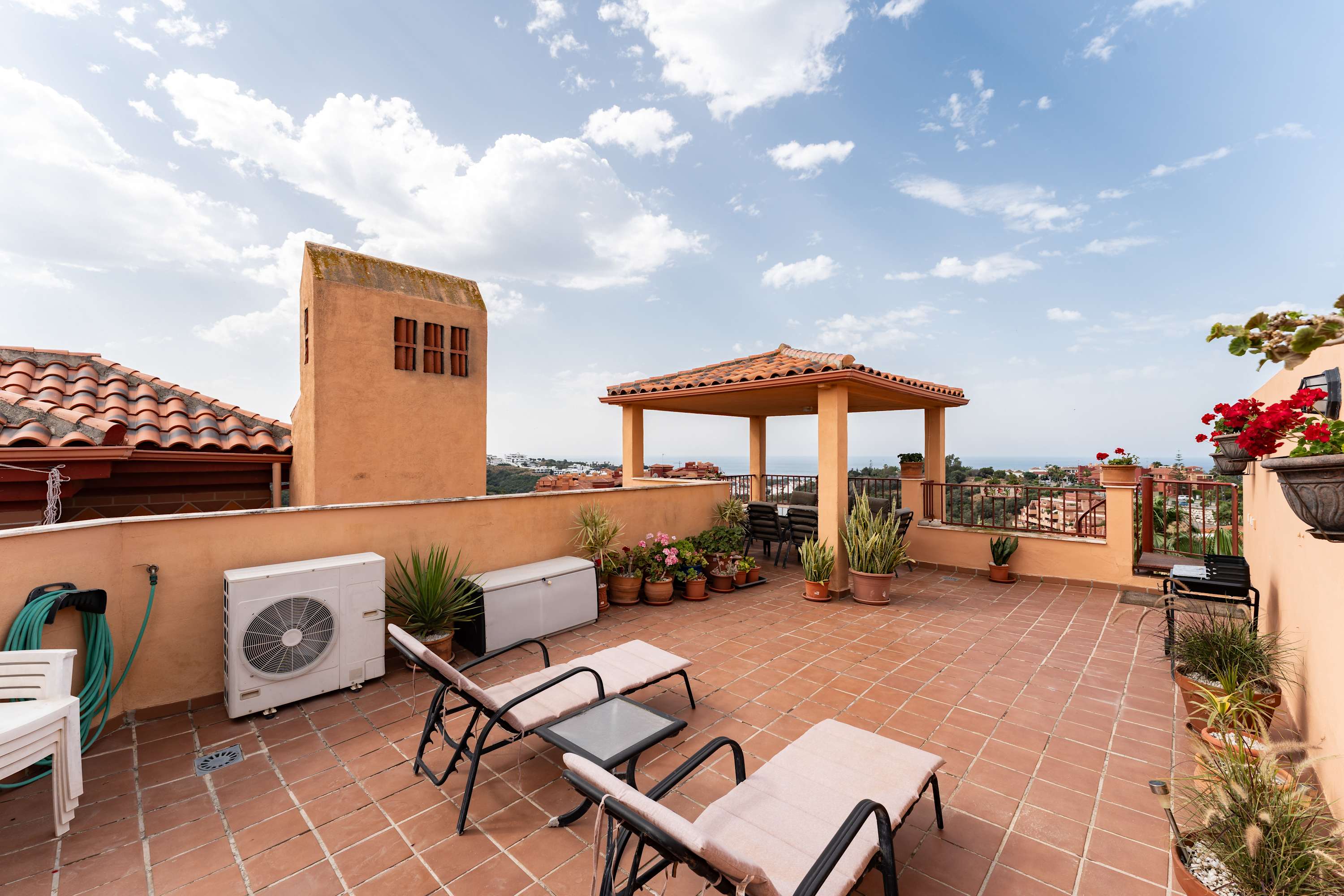 Penthouse with sea views