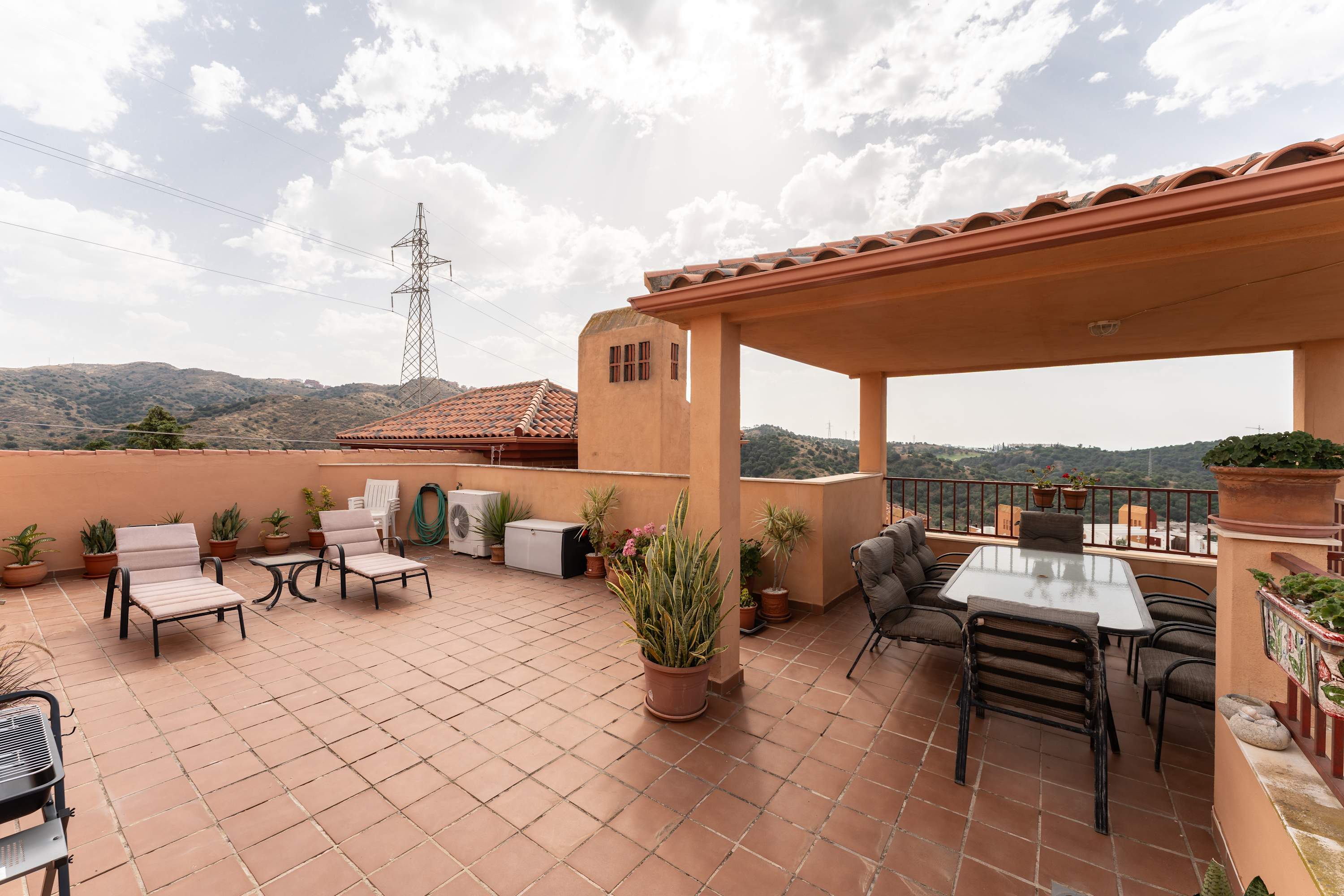 Penthouse with sea views