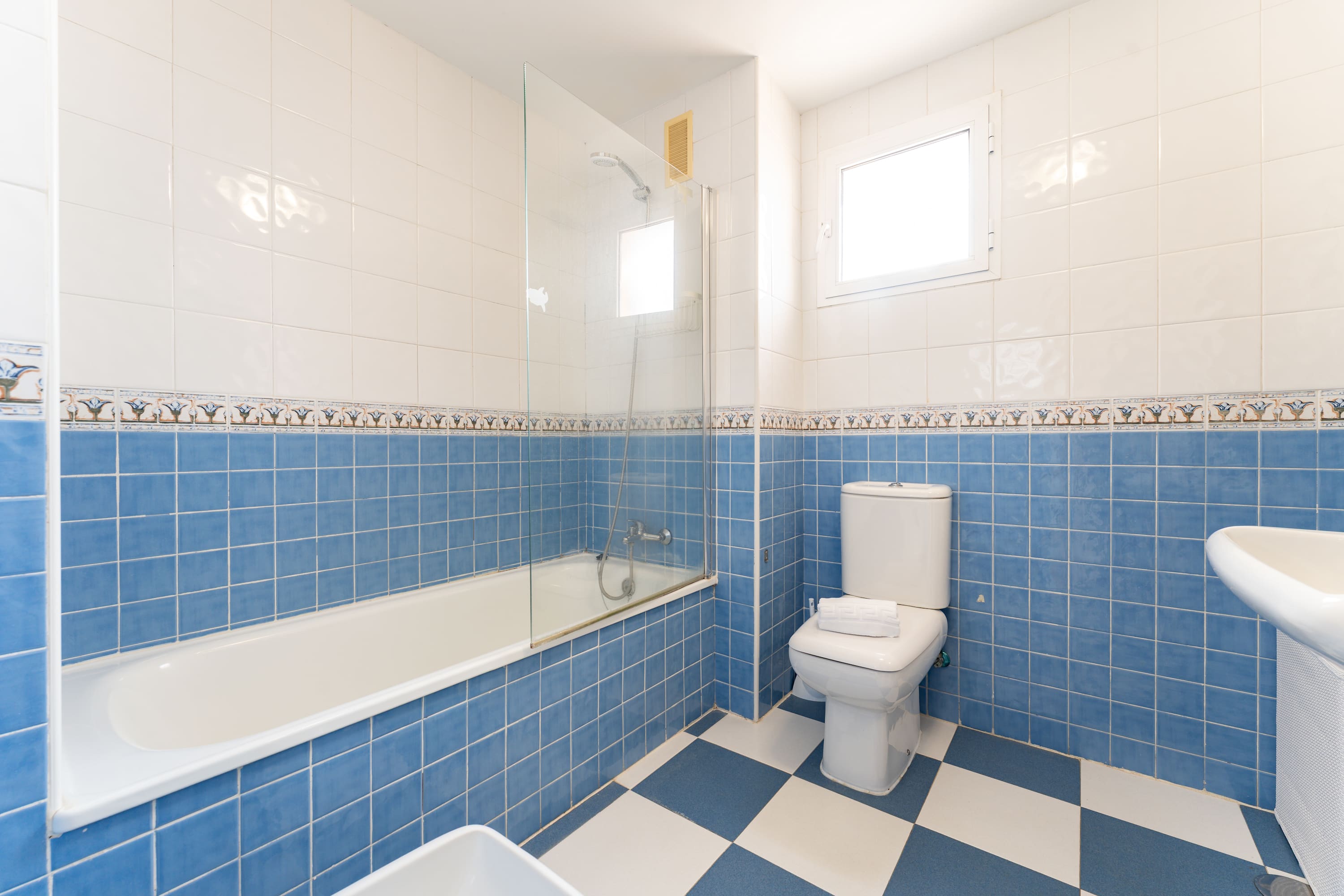 Penthouse with sea views