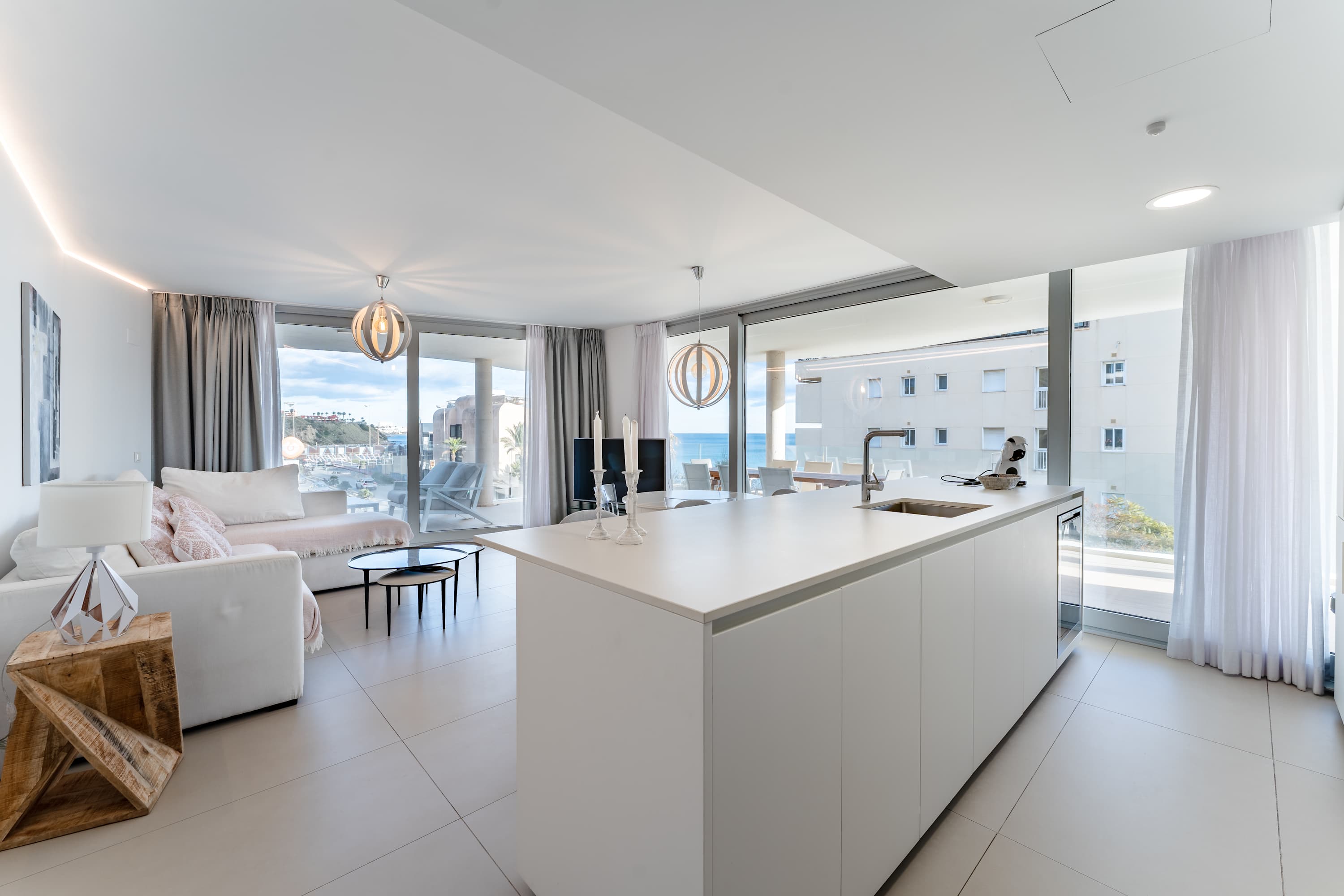 Luxury apartment with seaviews and private parking