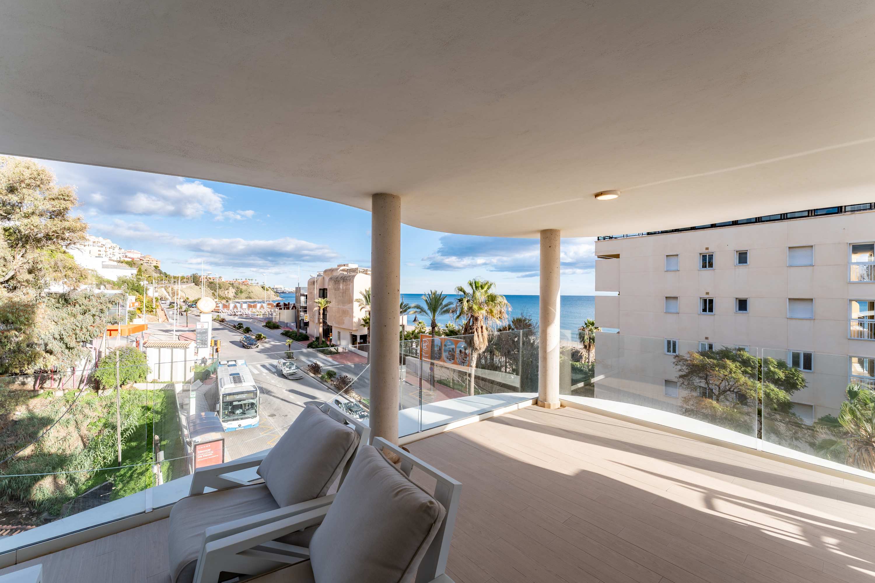 Luxury apartment with seaviews and private parking