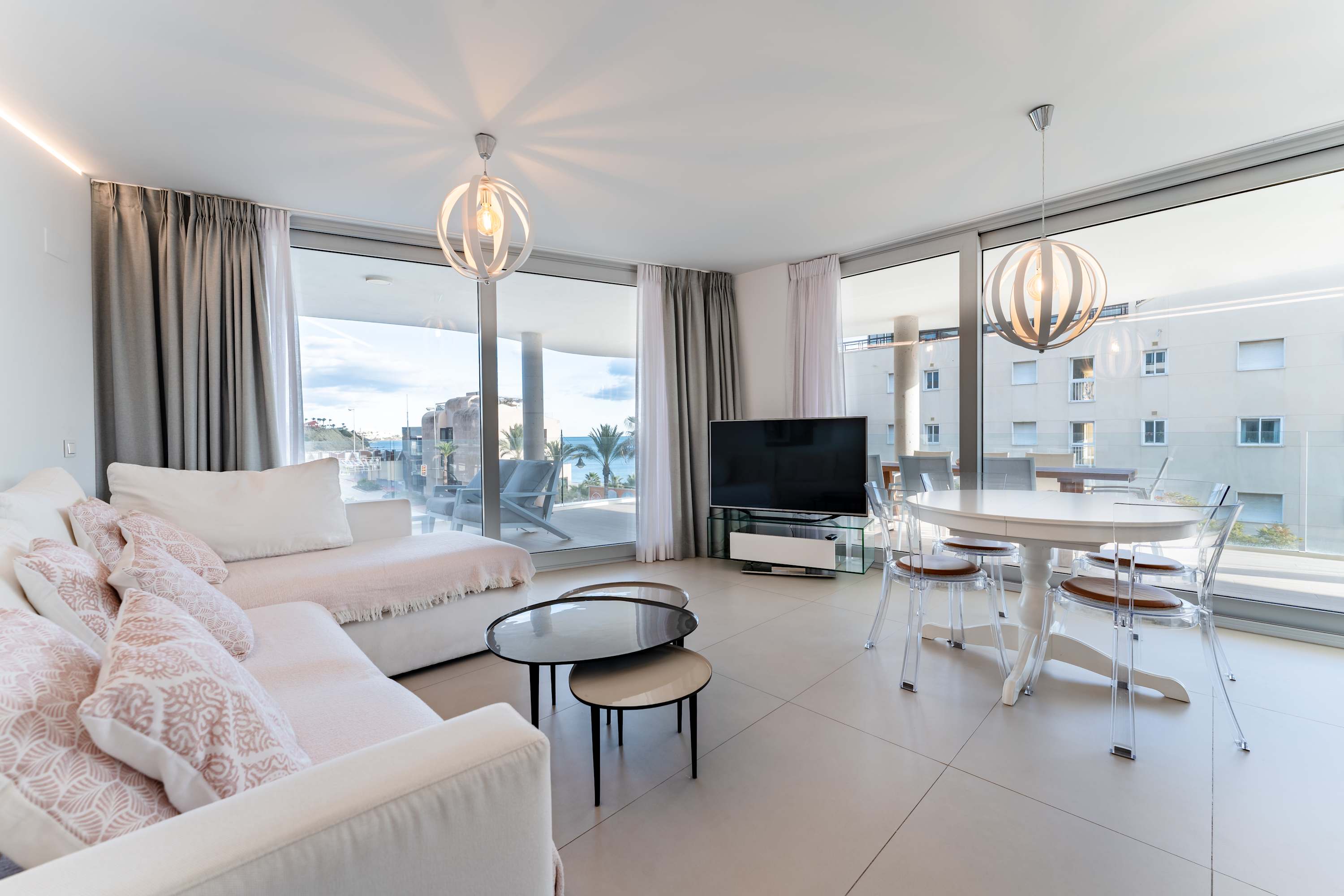 Luxury apartment with seaviews and private parking