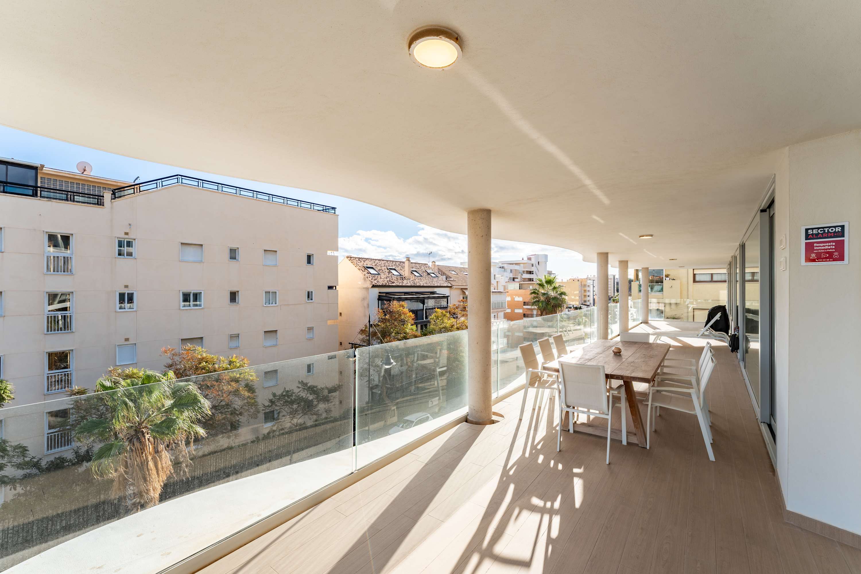 Luxury apartment with seaviews and private parking