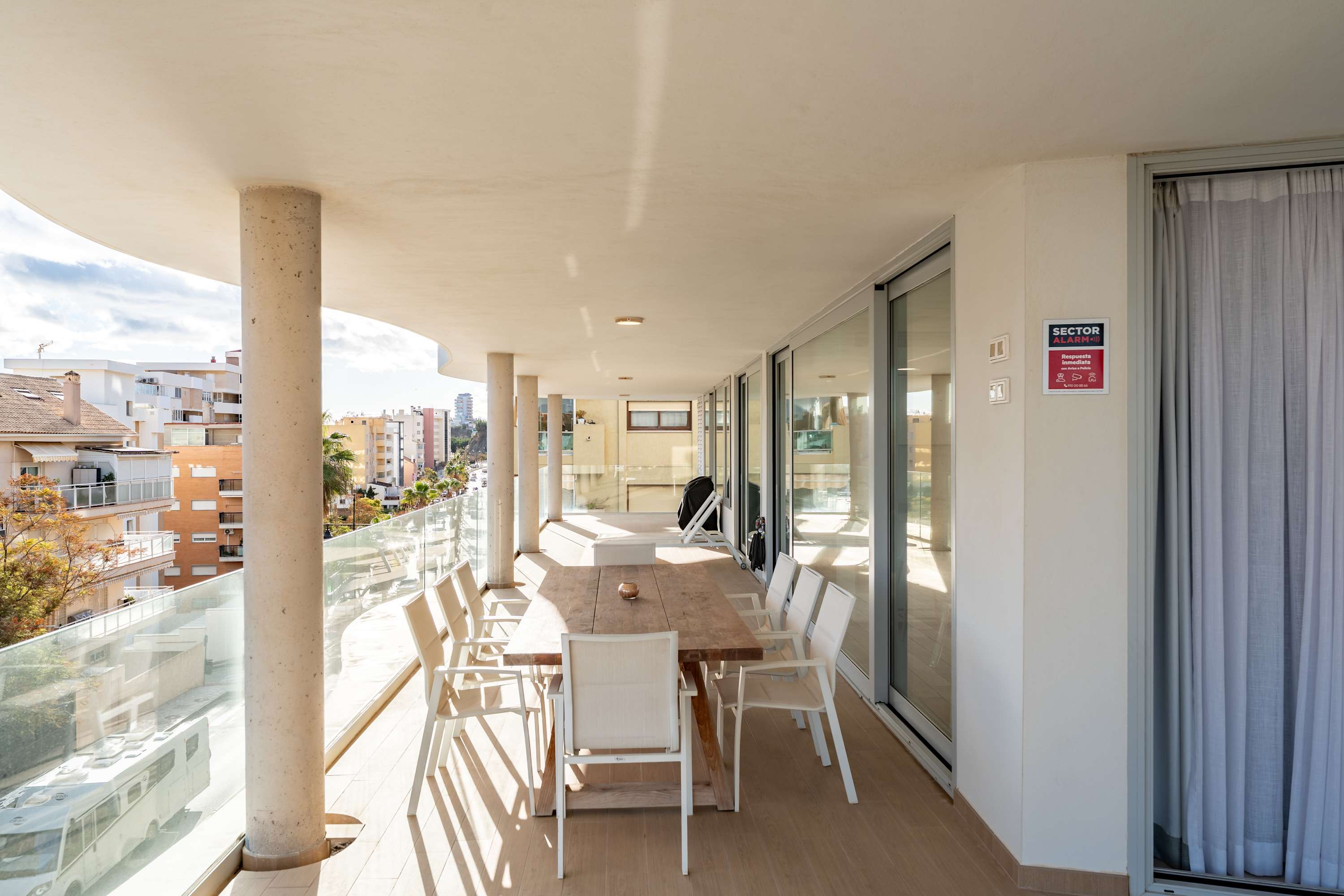 Luxury apartment with seaviews and private parking