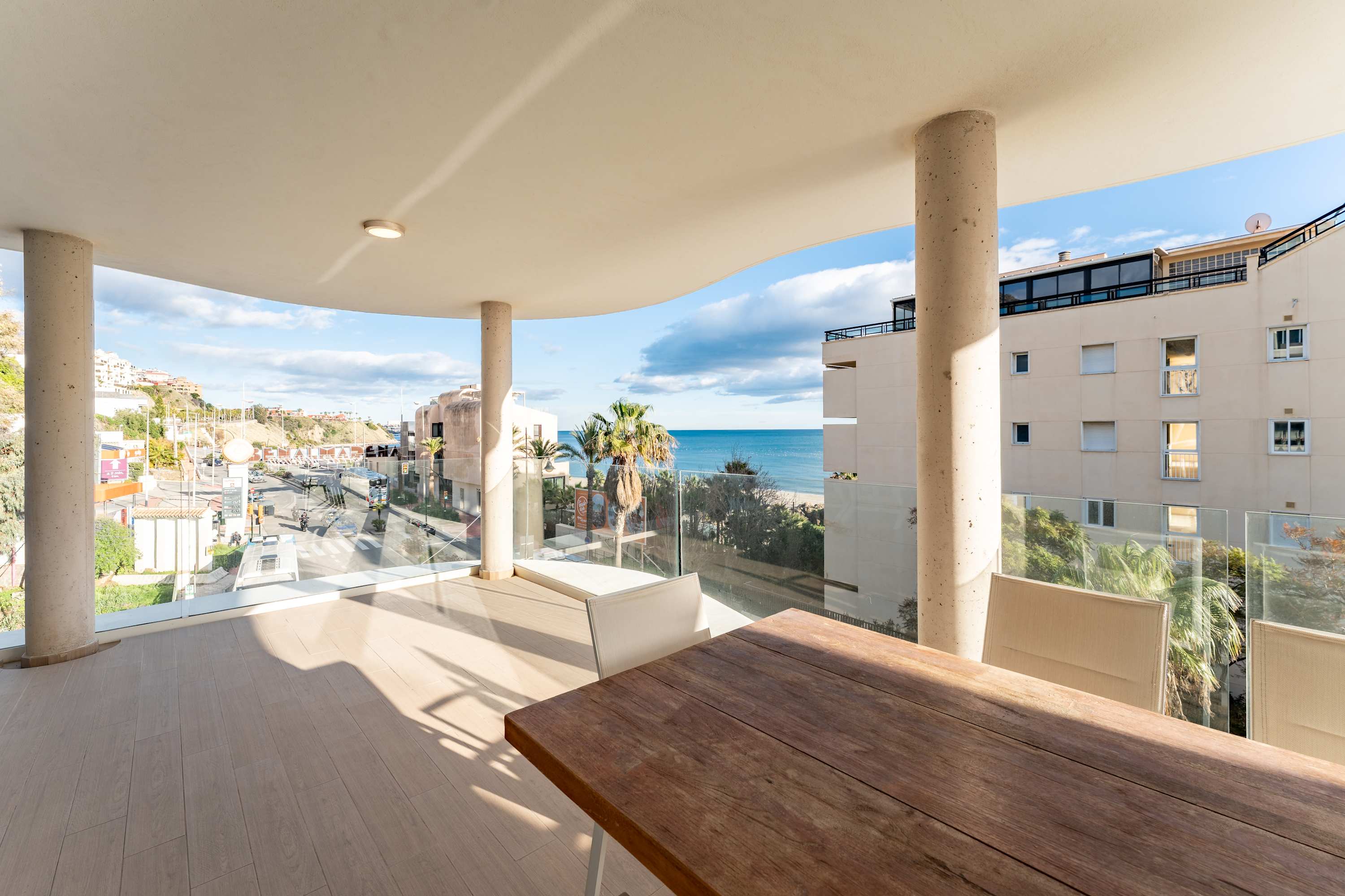 Luxury apartment with seaviews and private parking
