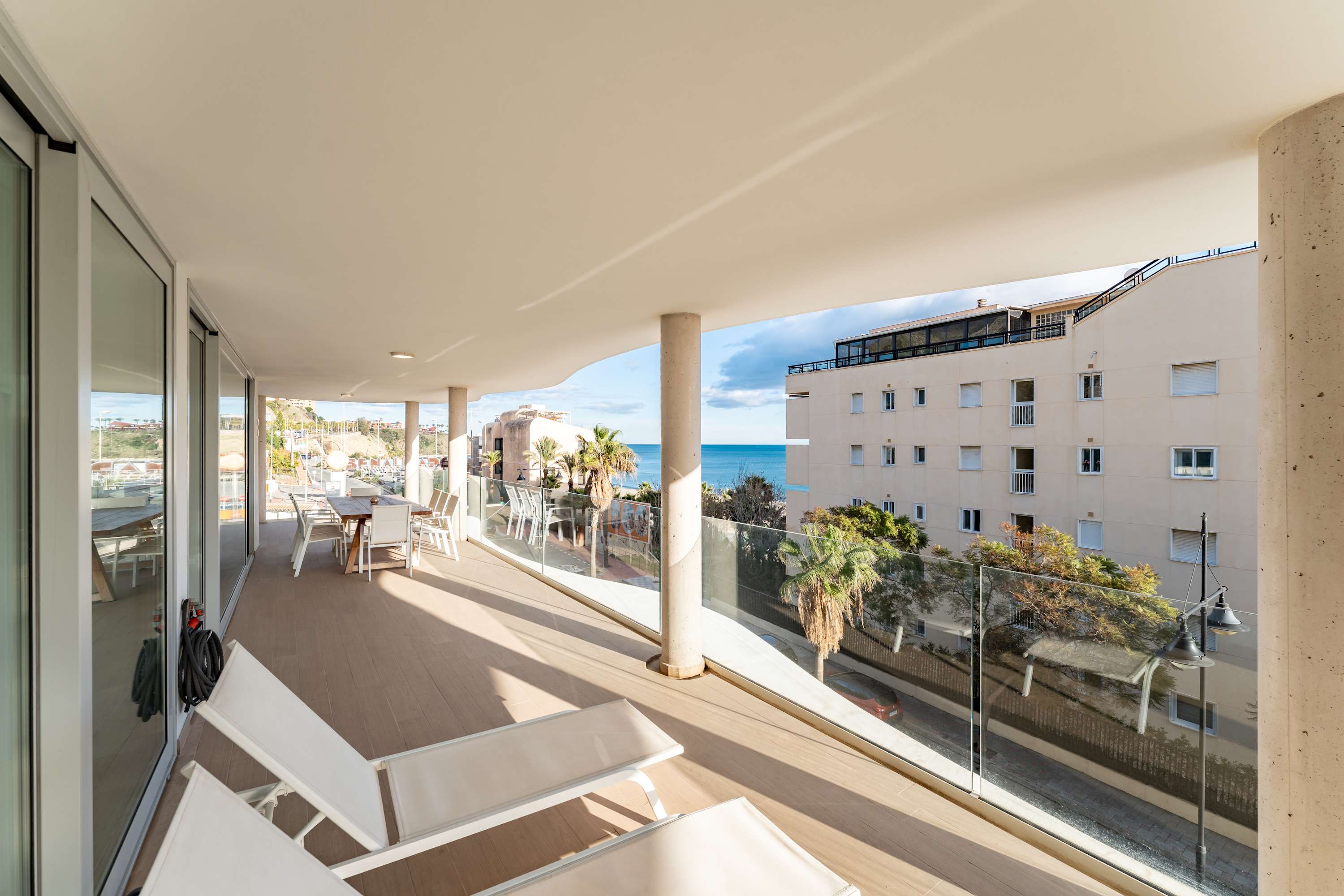 Luxury apartment with seaviews and private parking