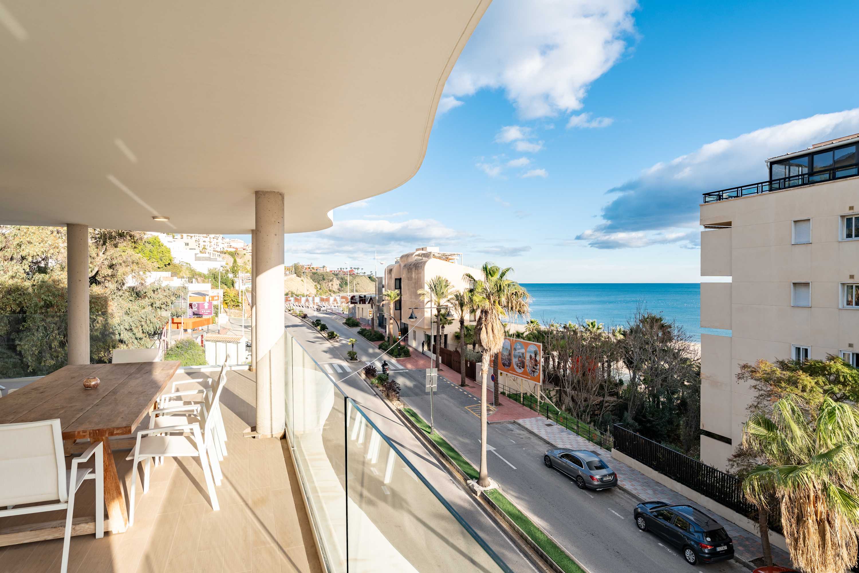 Luxury apartment with seaviews and private parking