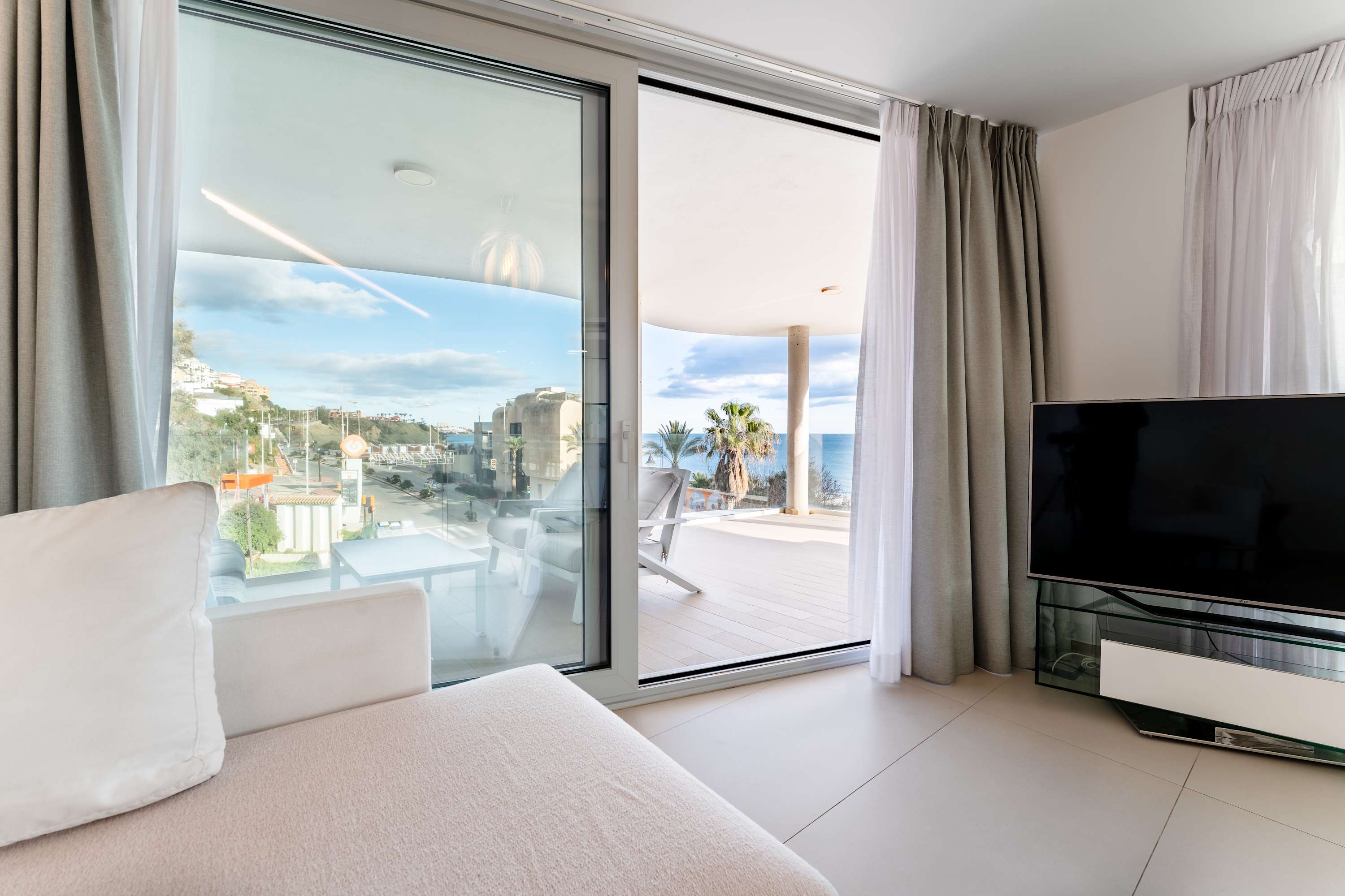 Luxury apartment with seaviews and private parking
