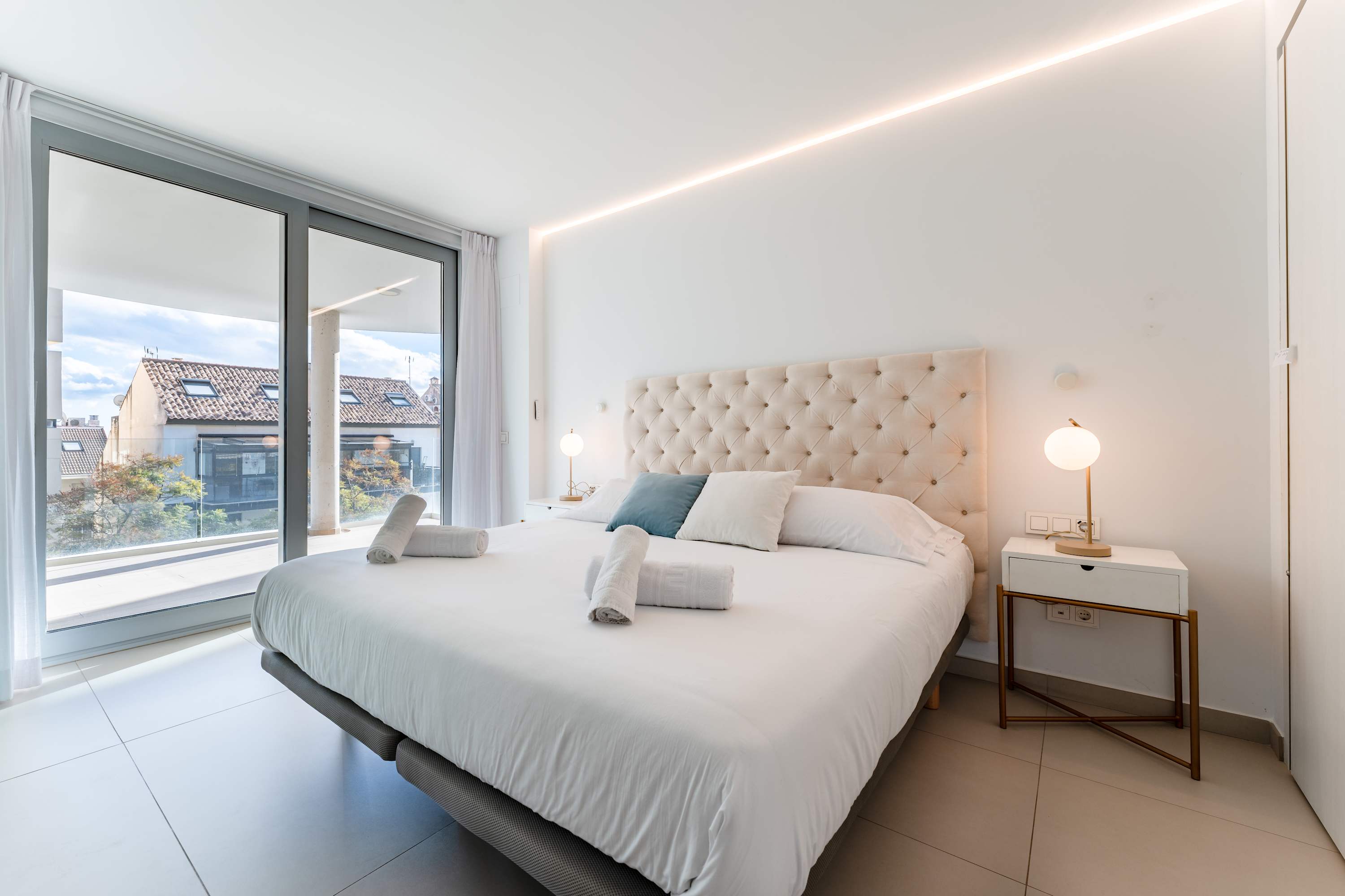 Luxury apartment with seaviews and private parking