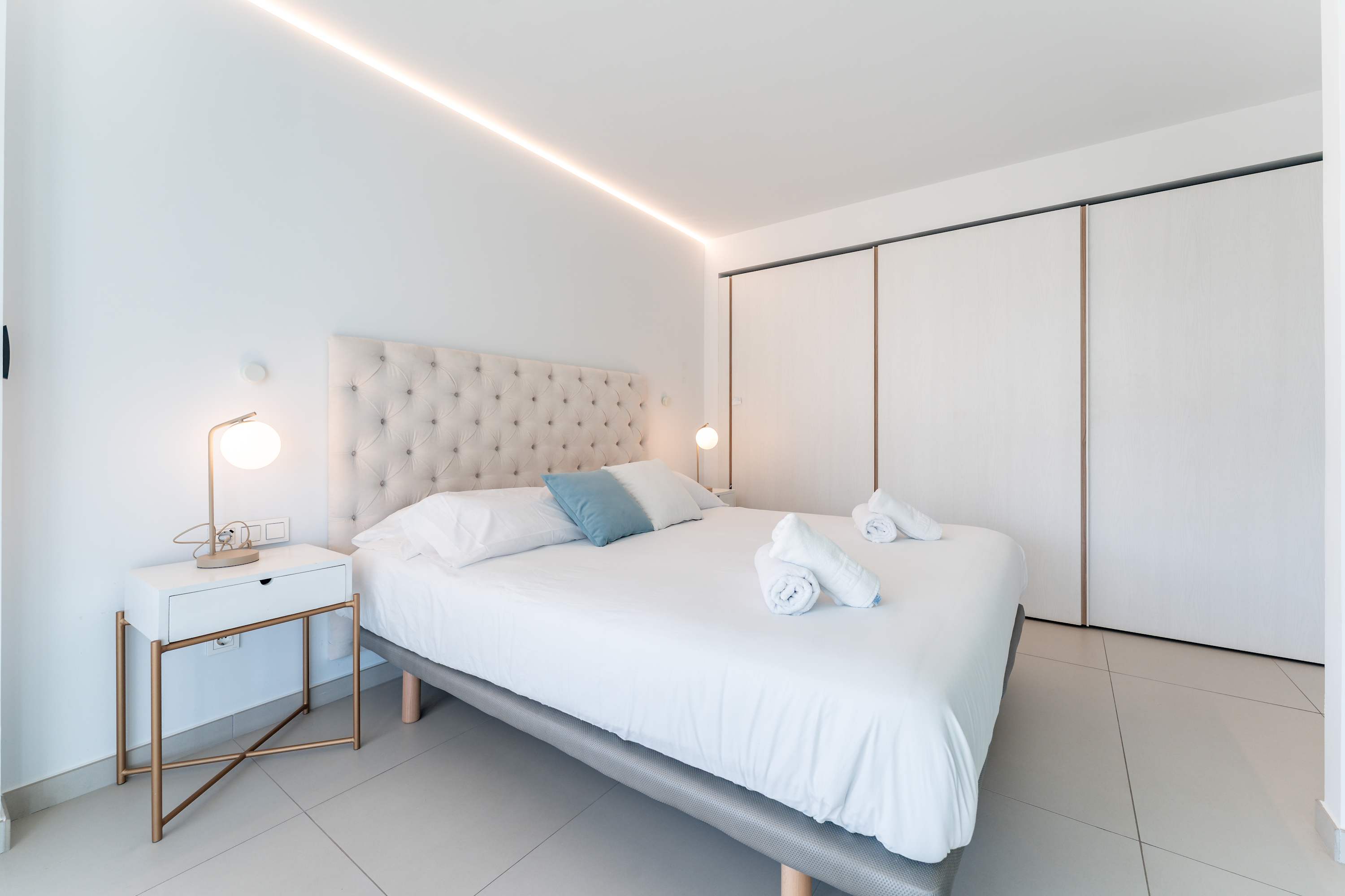 Luxury apartment with seaviews and private parking