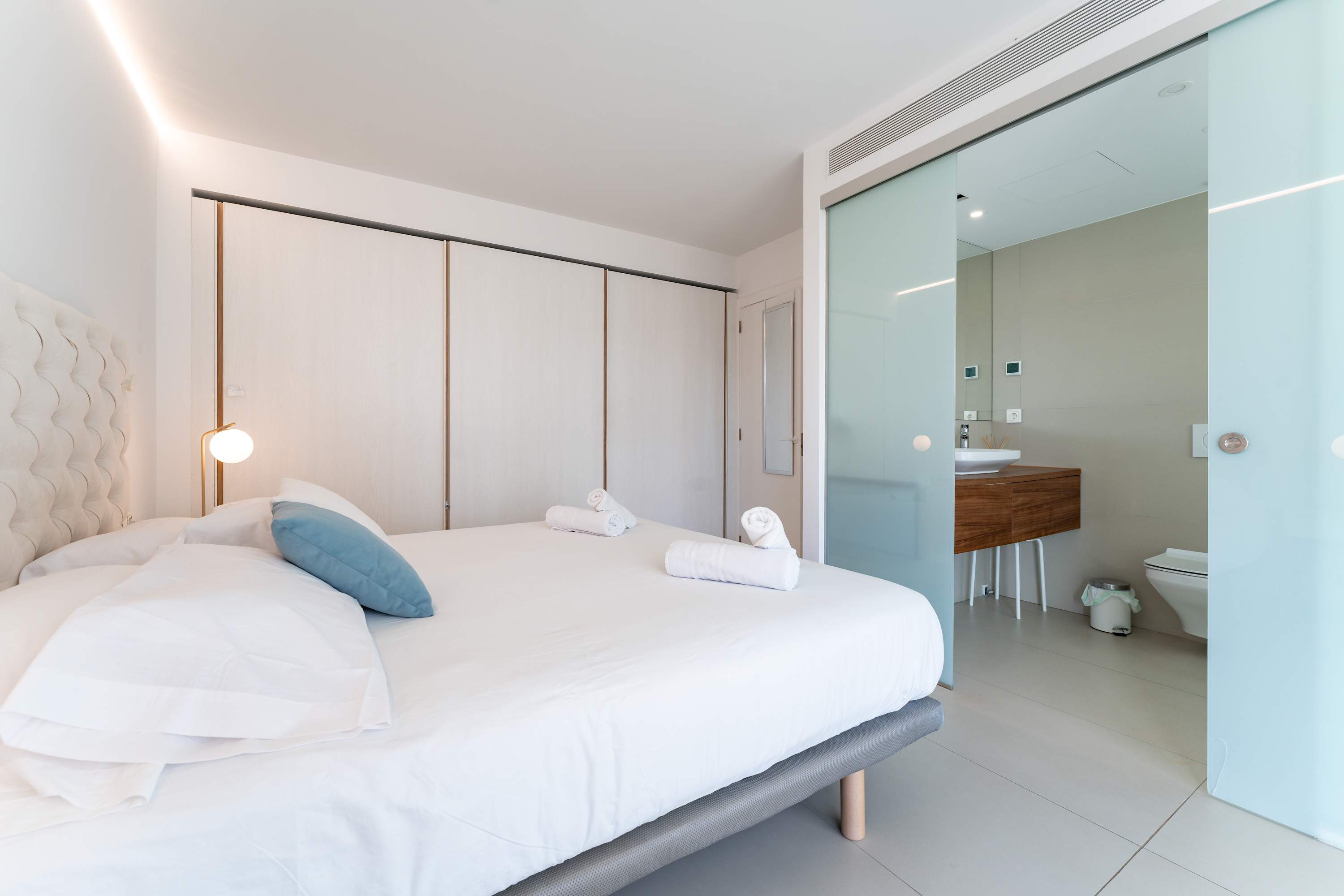 Luxury apartment with seaviews and private parking