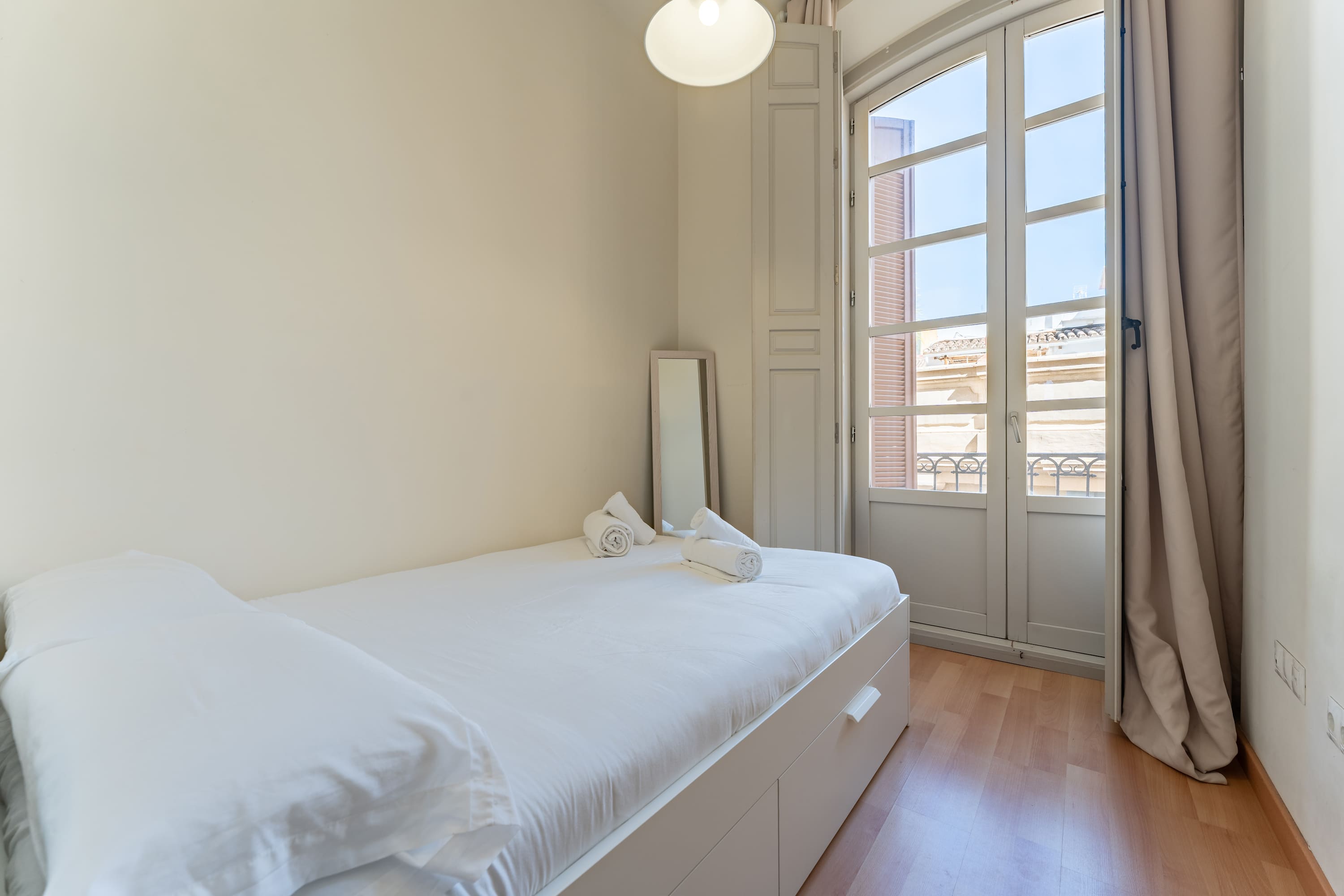 Charming flat in the city center (parking option)