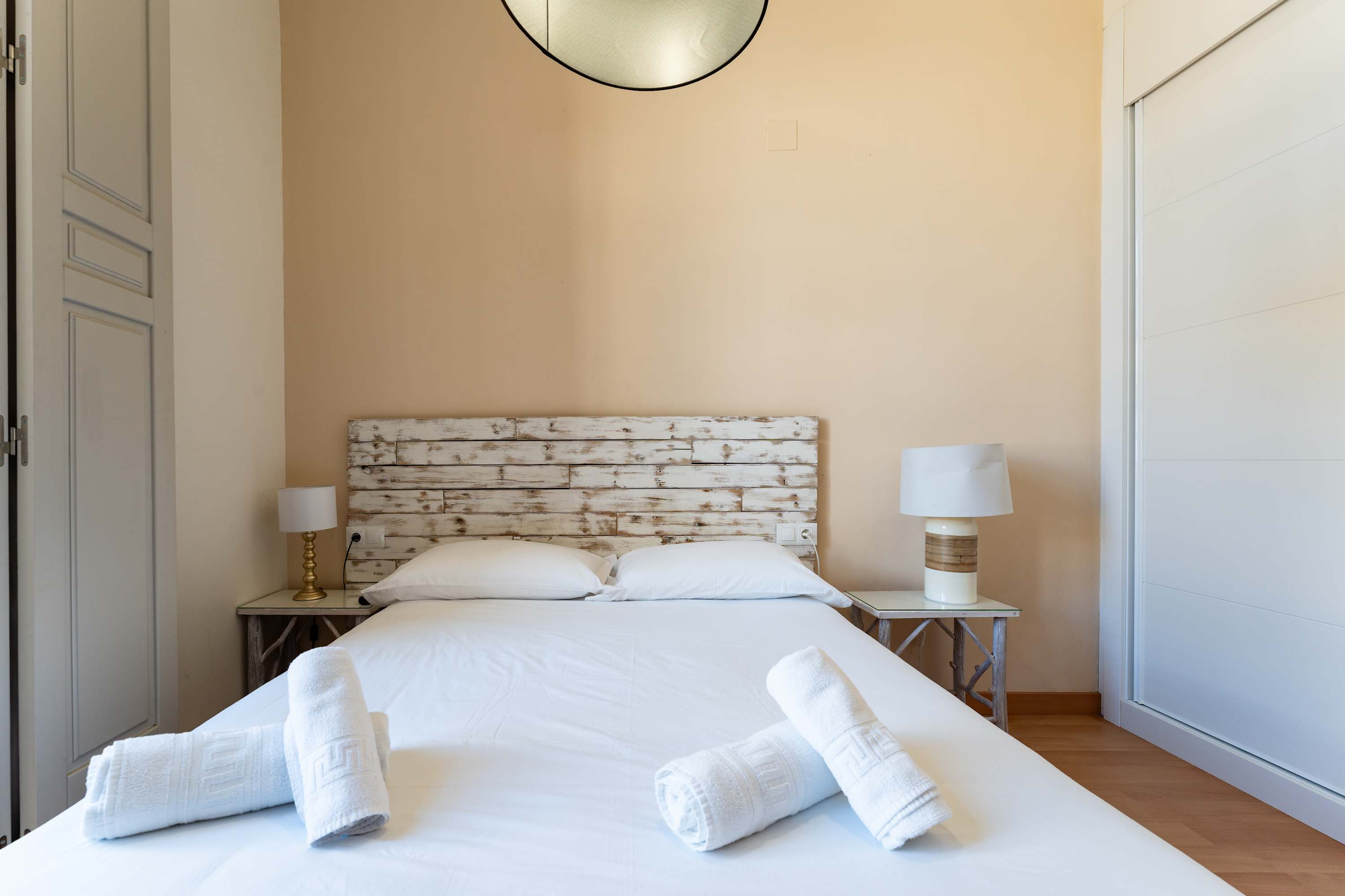 Charming flat in the city center (parking option)