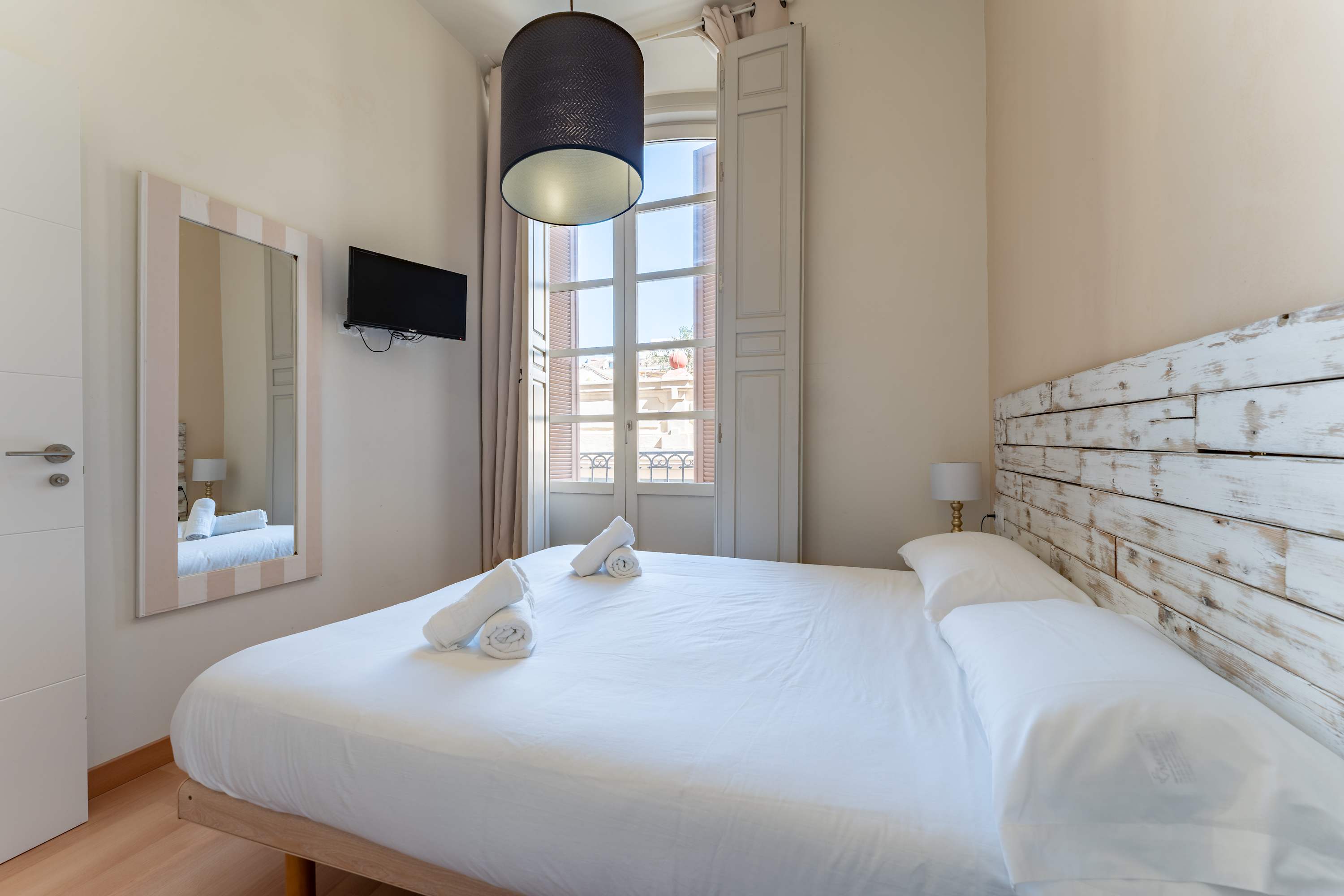 Charming flat in the city center (parking option)