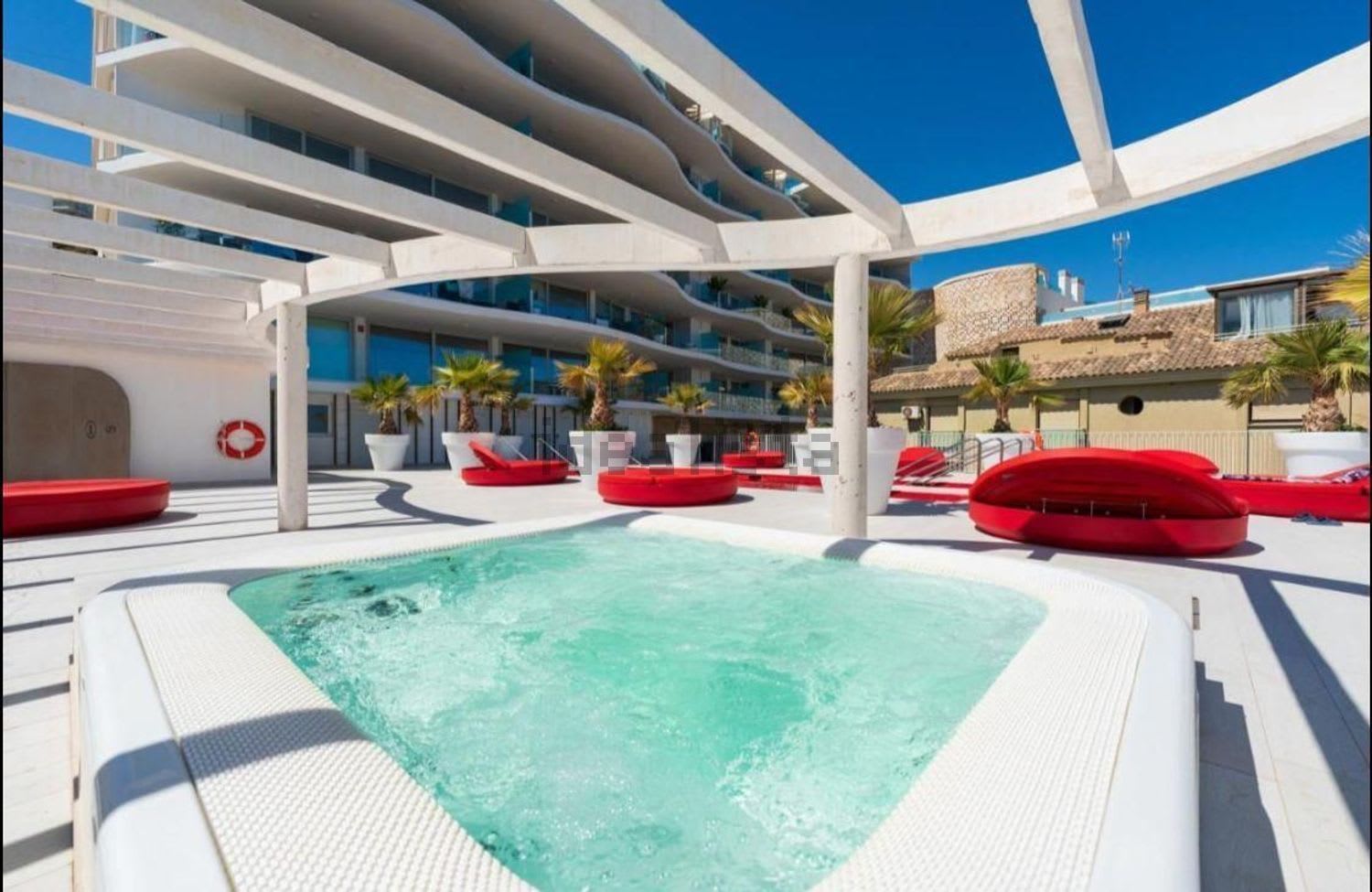 Luxury apartment with seaviews and private parking