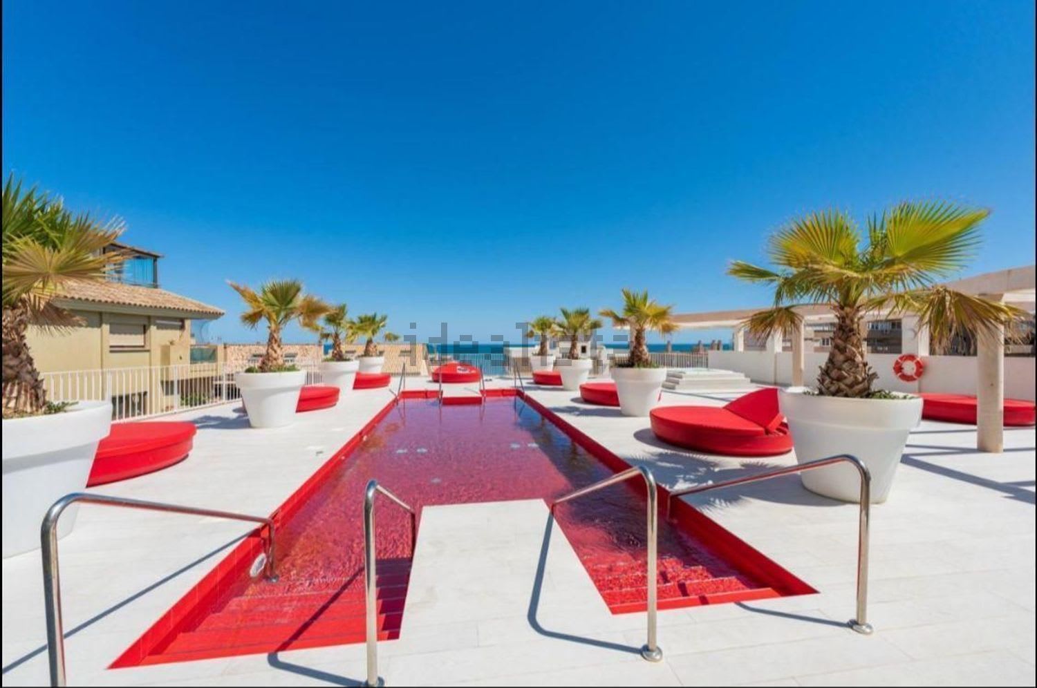 Luxury apartment with seaviews and private parking